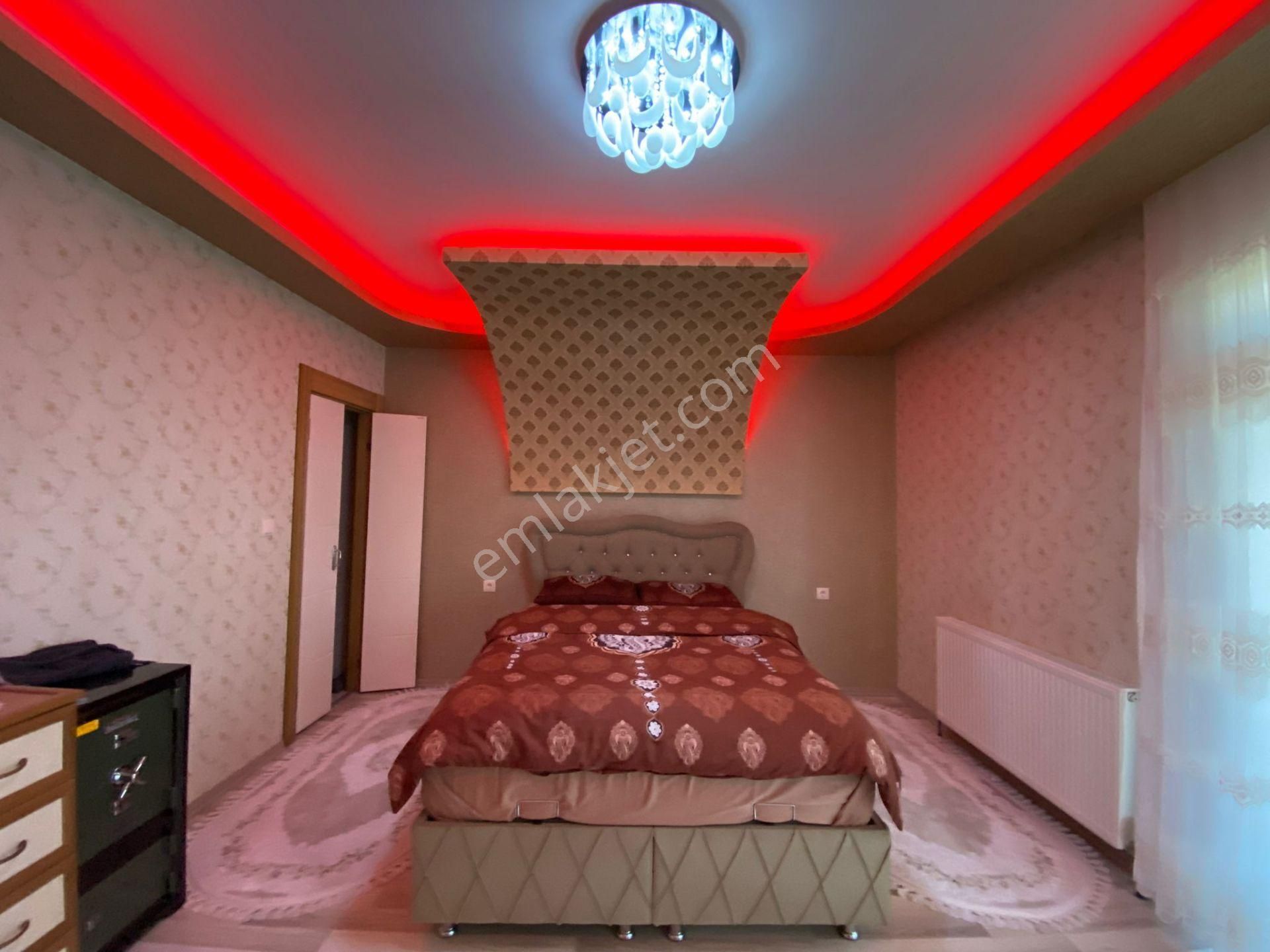 Pursaklar Mehmet Zengin Emlak'tan Teras Balkonlu Çift Banyolu 9.kat 4+1 Lüks Sitede - Görsel 15