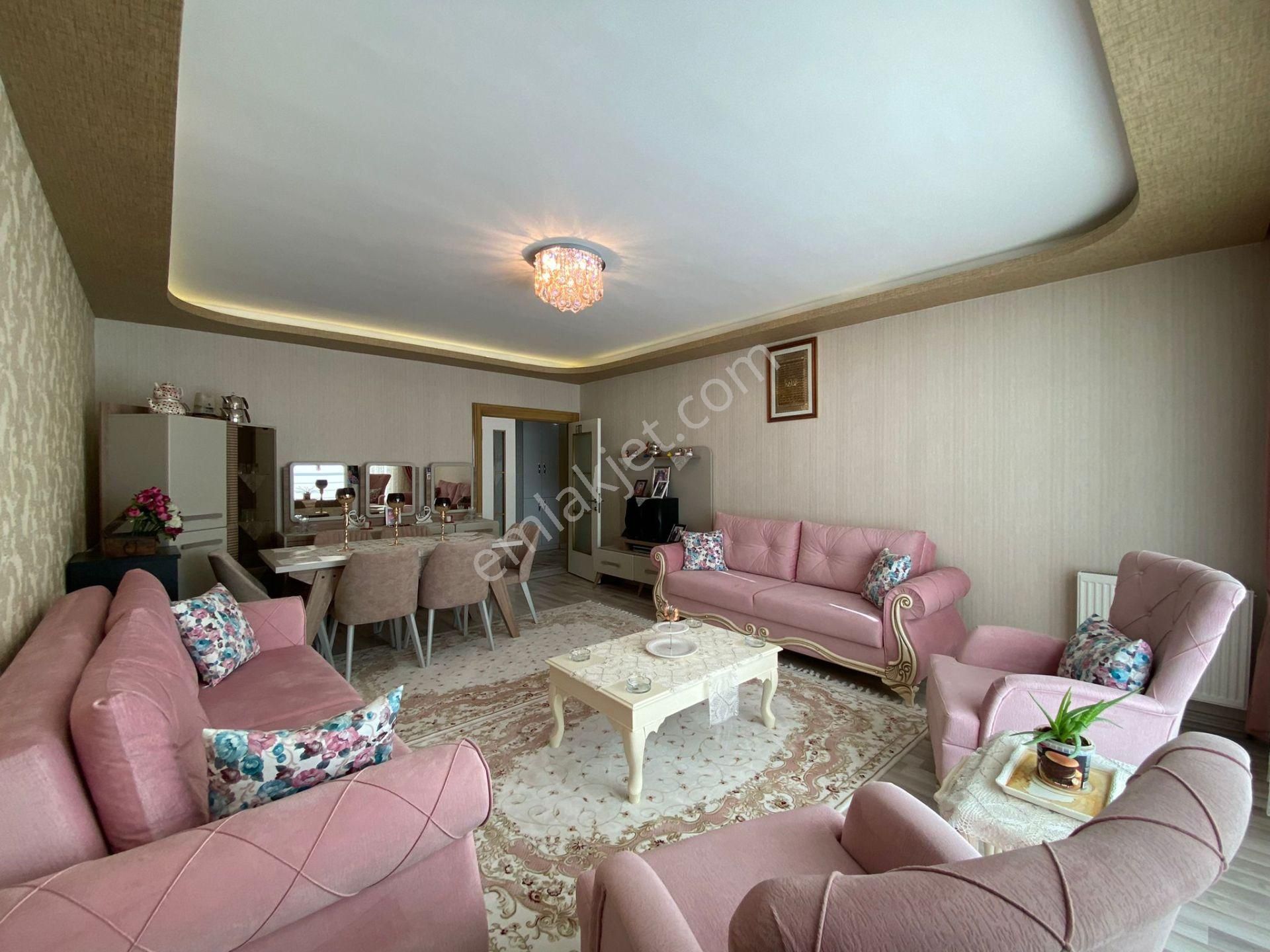 Pursaklar Mehmet Zengin Emlak'tan Teras Balkonlu Çift Banyolu 9.kat 4+1 Lüks Sitede - Görsel 11