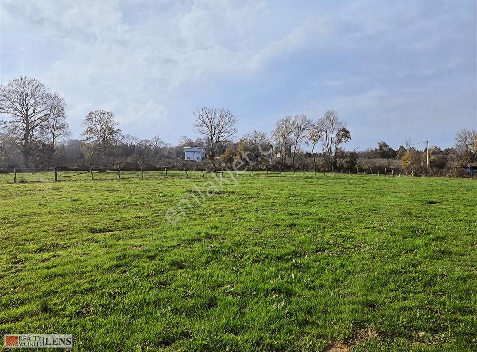 Kaynarca İşaret Köyünde 4.357 M² Yola Cepheli Denize Yakın Arazi