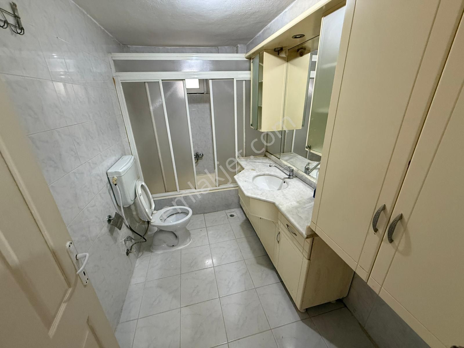 Aktepede Cadde Yakını Geniş Yapılı Masrafsız Katta Ön Cephe 3+1 Kiralık Daire - Görsel 25