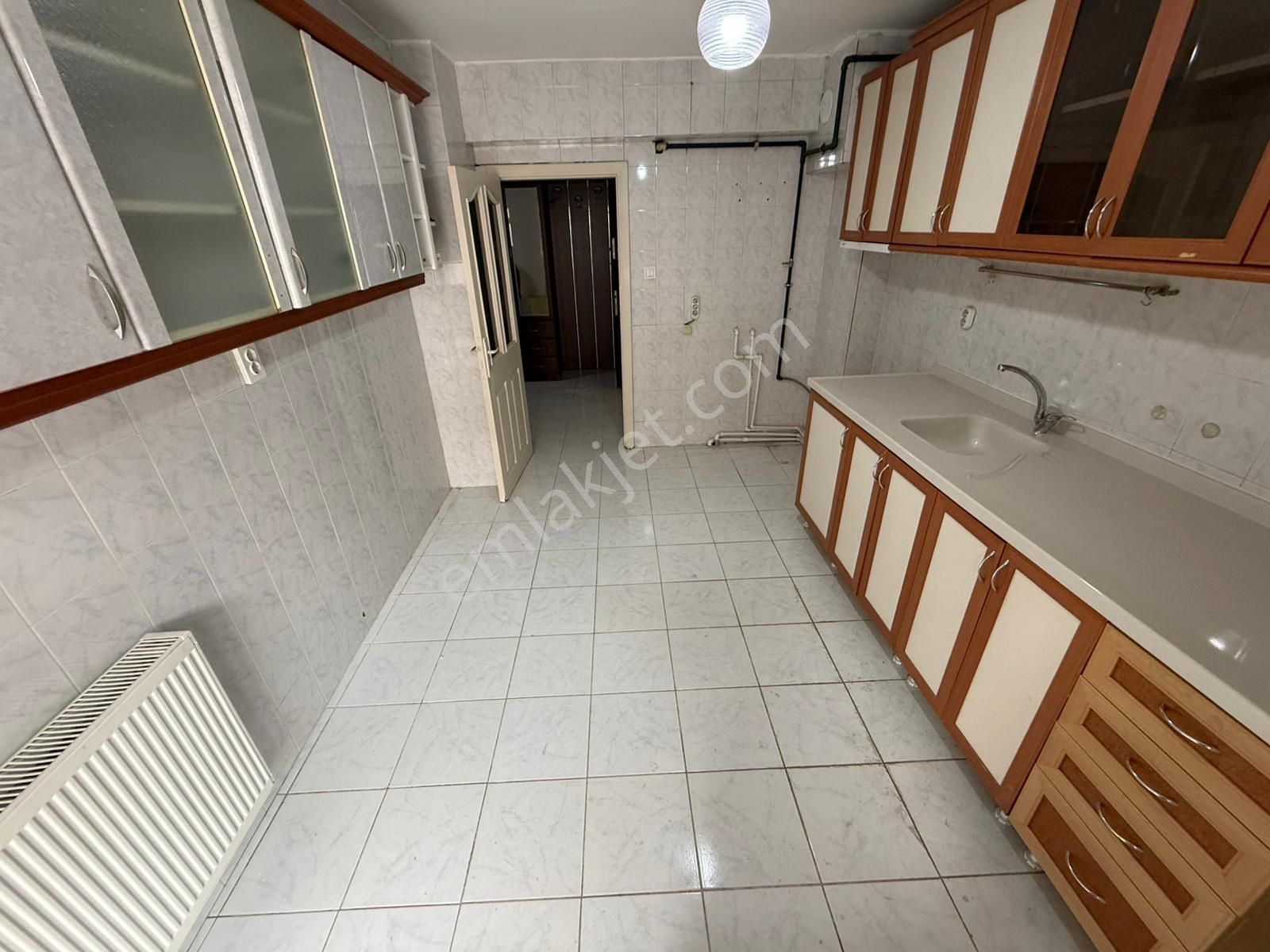 Aktepede Cadde Yakını Geniş Yapılı Masrafsız Katta Ön Cephe 3+1 Kiralık Daire - Görsel 19