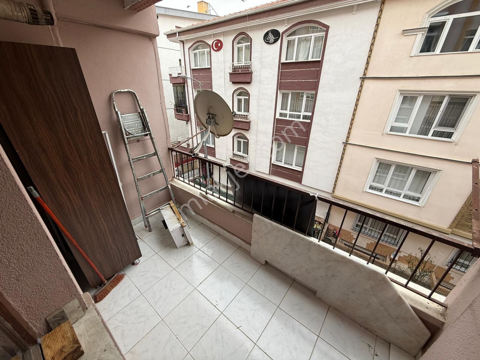 Aktepede Cadde Yakını Geniş Yapılı Masrafsız Katta Ön Cephe 3+1 Kiralık Daire - Görsel 7