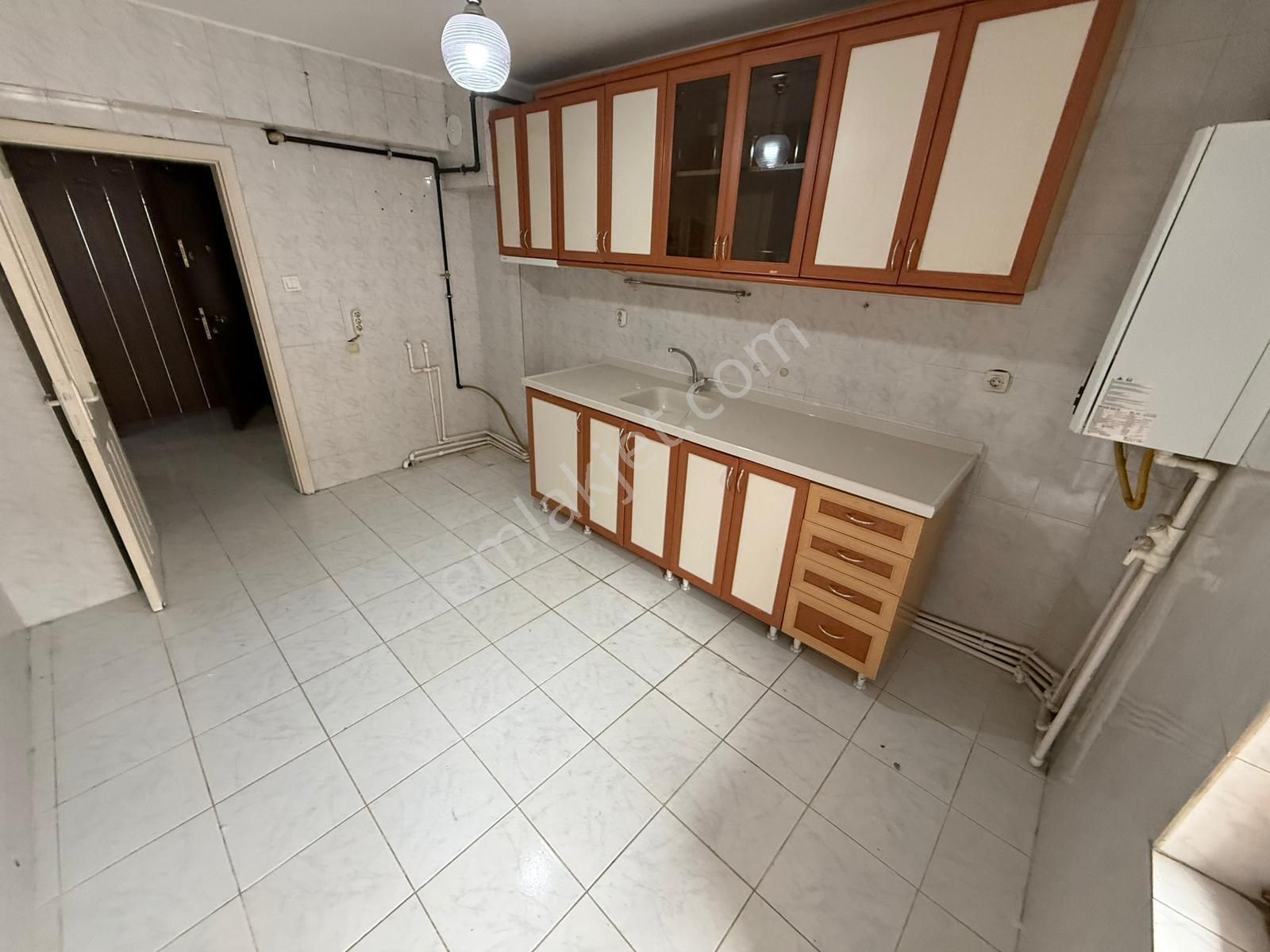 Aktepede Cadde Yakını Geniş Yapılı Masrafsız Katta Ön Cephe 3+1 Kiralık Daire - Görsel 5