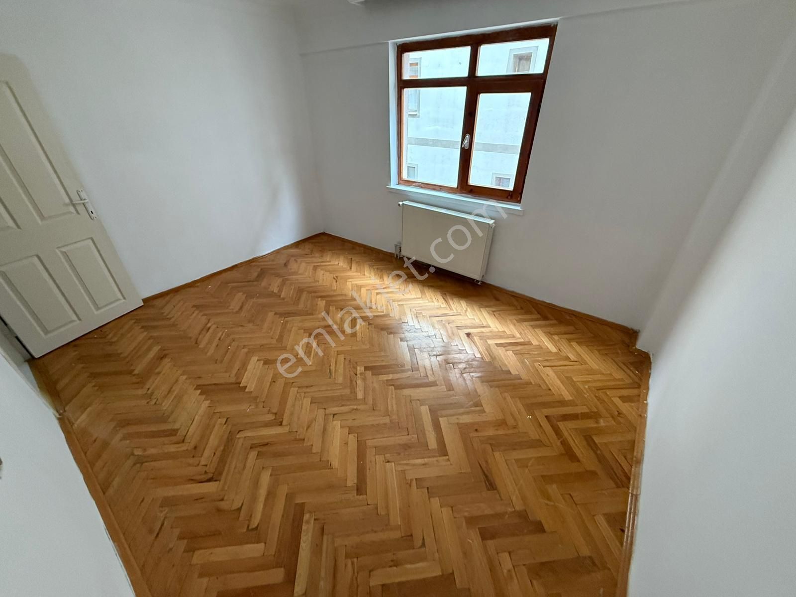 Aktepede Cadde Yakını Geniş Yapılı Masrafsız Katta Ön Cephe 3+1 Kiralık Daire - Görsel 6