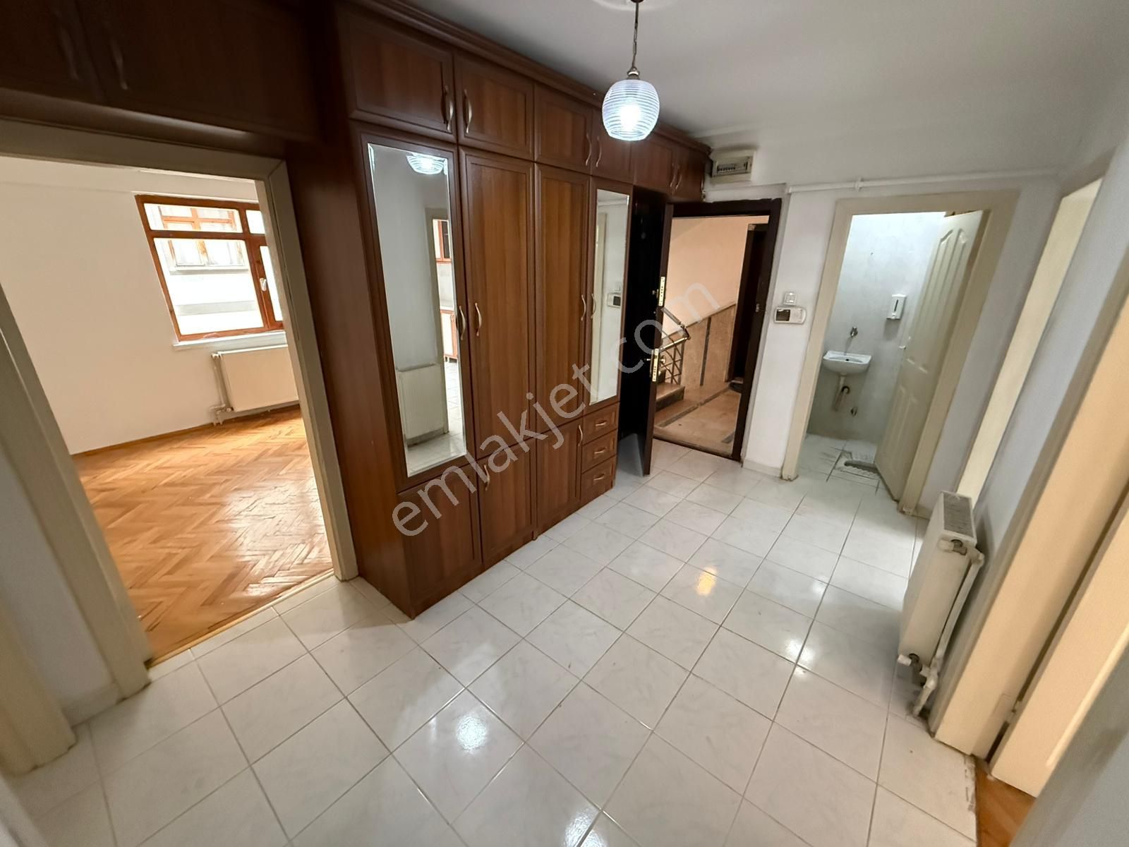 Aktepede Cadde Yakını Geniş Yapılı Masrafsız Katta Ön Cephe 3+1 Kiralık Daire - Görsel 17