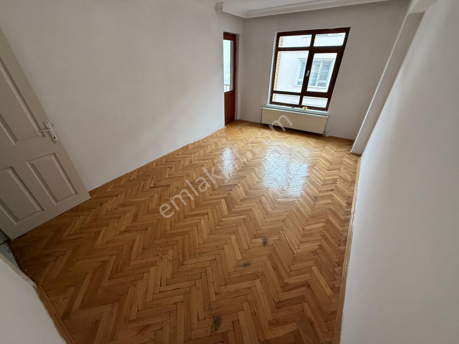 Aktepede Cadde Yakını Geniş Yapılı Masrafsız Katta Ön Cephe 3+1 Kiralık Daire - Görsel 3