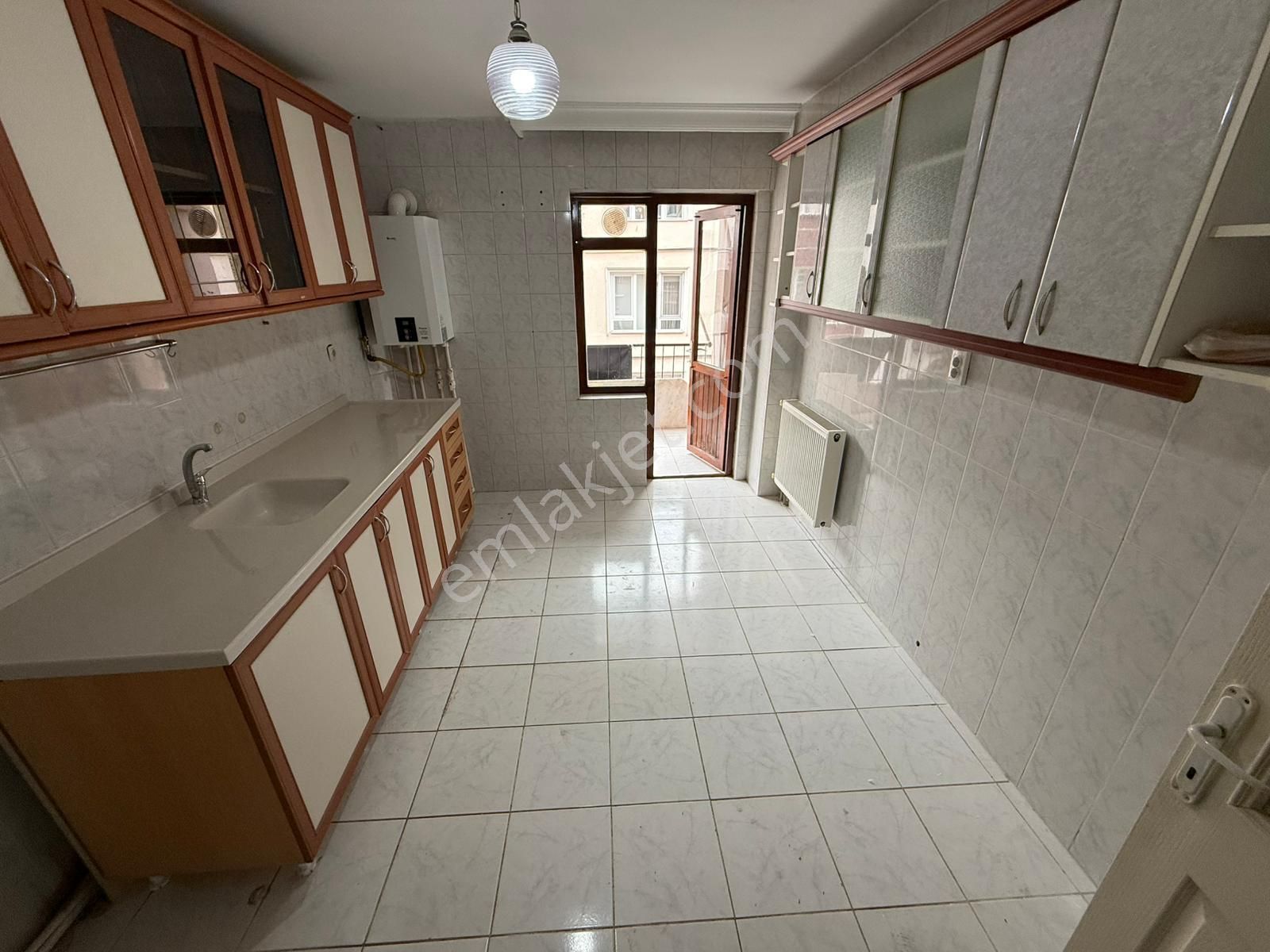 Aktepede Cadde Yakını Geniş Yapılı Masrafsız Katta Ön Cephe 3+1 Kiralık Daire - Görsel 26