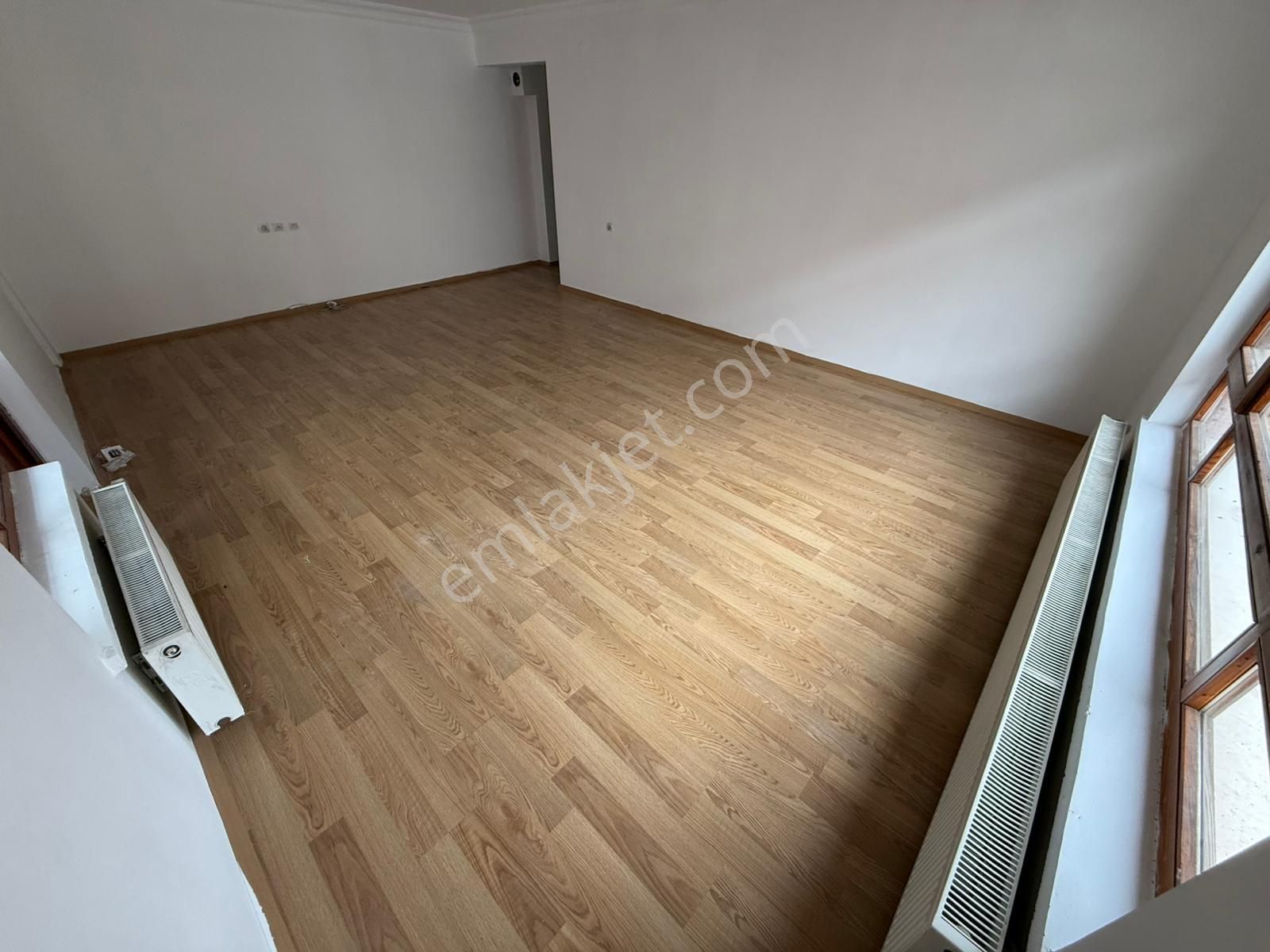 Aktepede Cadde Yakını Geniş Yapılı Masrafsız Katta Ön Cephe 3+1 Kiralık Daire - Görsel 9