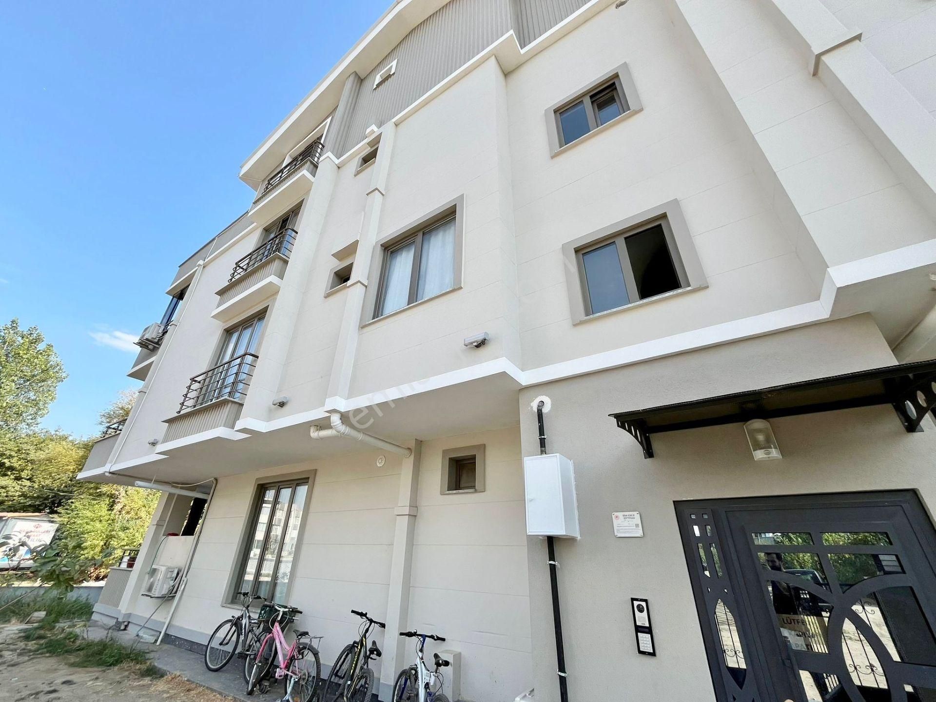 Yükselden Akçayda Satılık Önü Açık Ara Kat Asansörlü Lüks Tasarım 1+1