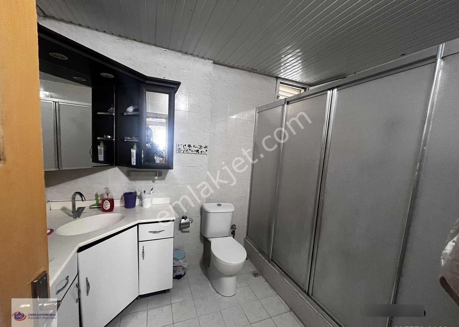 Çimenden Mezitlinin Merkezinde Geniş Lüx Satılık Daire - Görsel 6