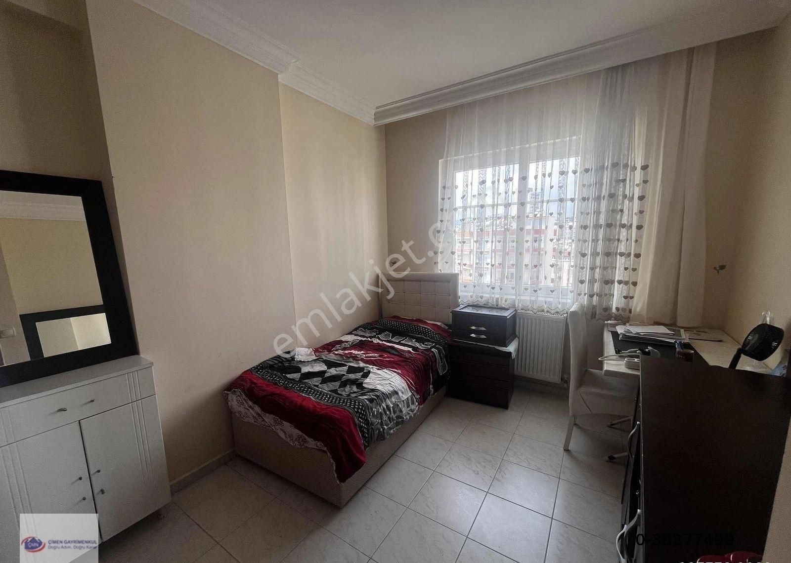 Çimenden Mezitlinin Merkezinde Geniş Lüx Satılık Daire - Görsel 13