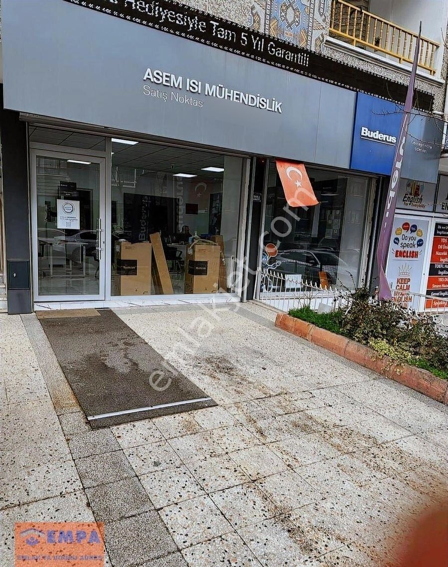 Yenimahalle' De Cadde Cepheli Wc+mutfaklı , 130m2 Dükkan