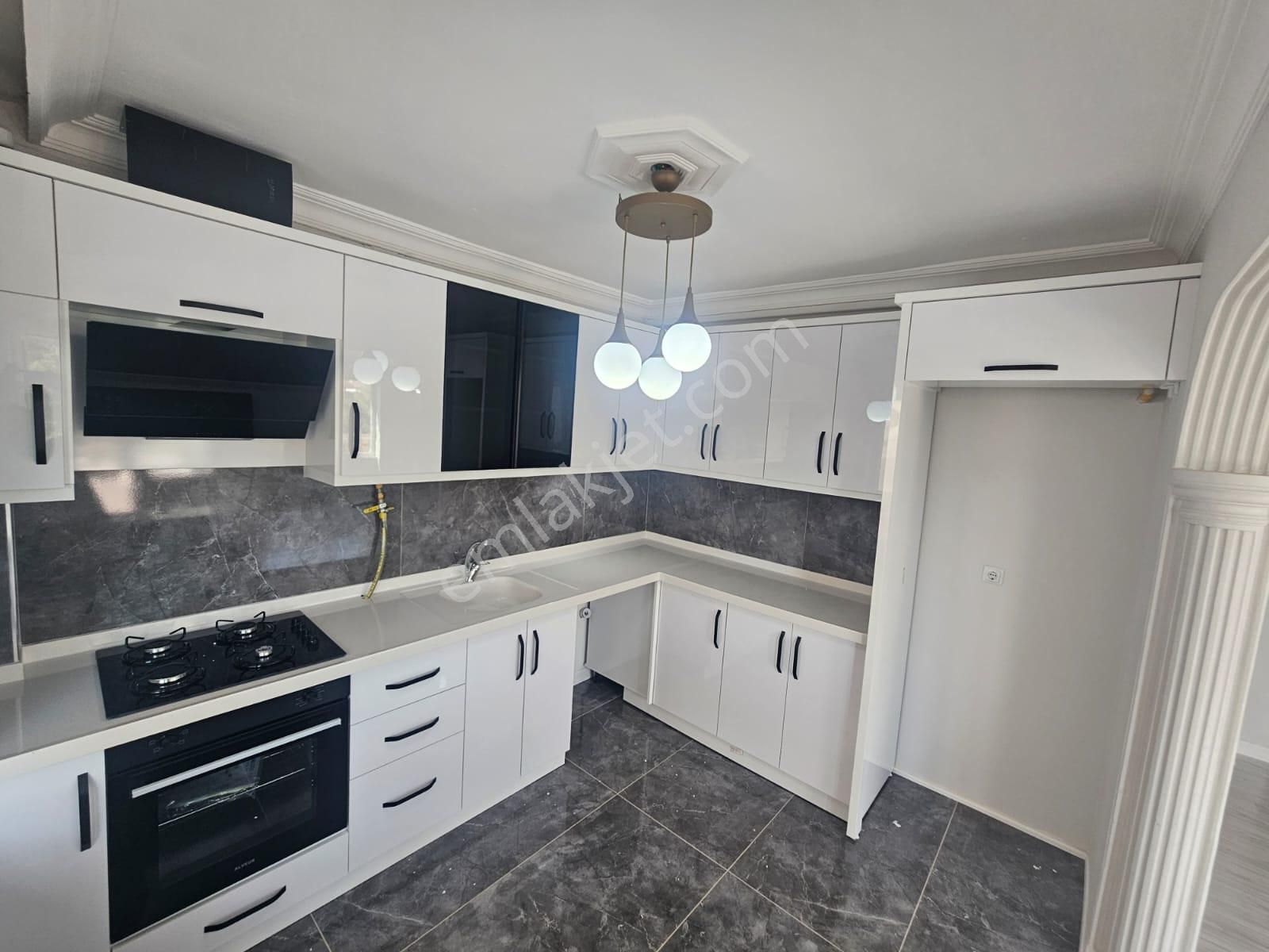 Cantan Emlaktan Akcay İkizcay'da Full Yapılı Geniş Balkonlu Yeşil Alan Cepheli