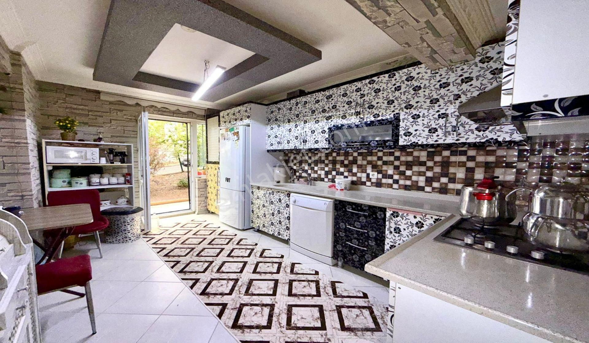 Kanuni Genç Osman Lisesi Yakını 3+1 Girişkat Konumunda Yeni Bina