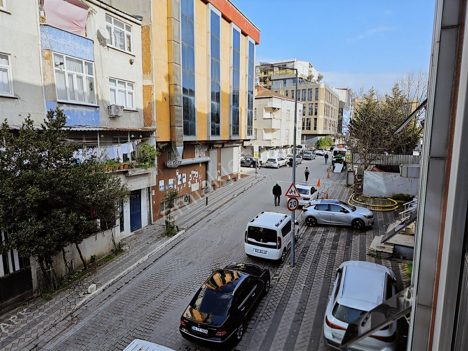 Sultangazi'de Kiralık 300 M2 İş Merkezi Katı - Görsel 12