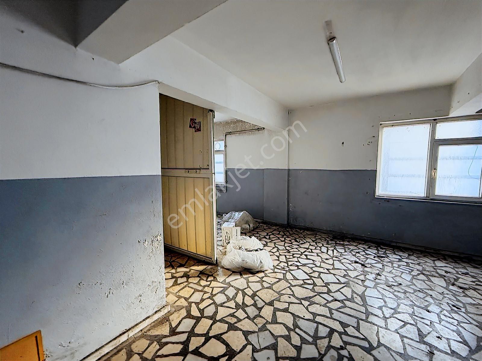 Sultangazi'de Kiralık 300 M2 İş Merkezi Katı - Görsel 9