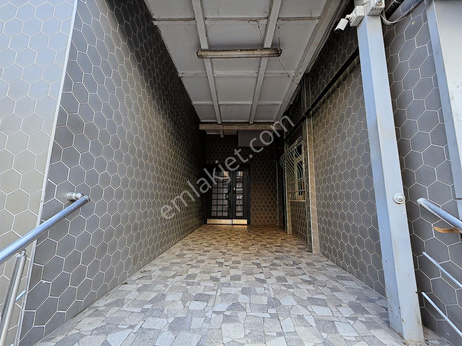 Sultangazi'de Kiralık 300 M2 İş Merkezi Katı - Görsel 13