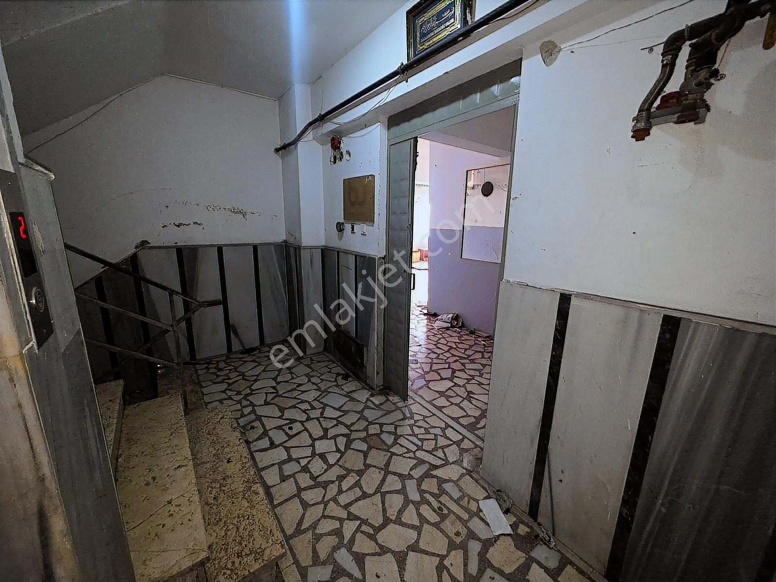 Sultangazi'de Kiralık 300 M2 İş Merkezi Katı - Görsel 6