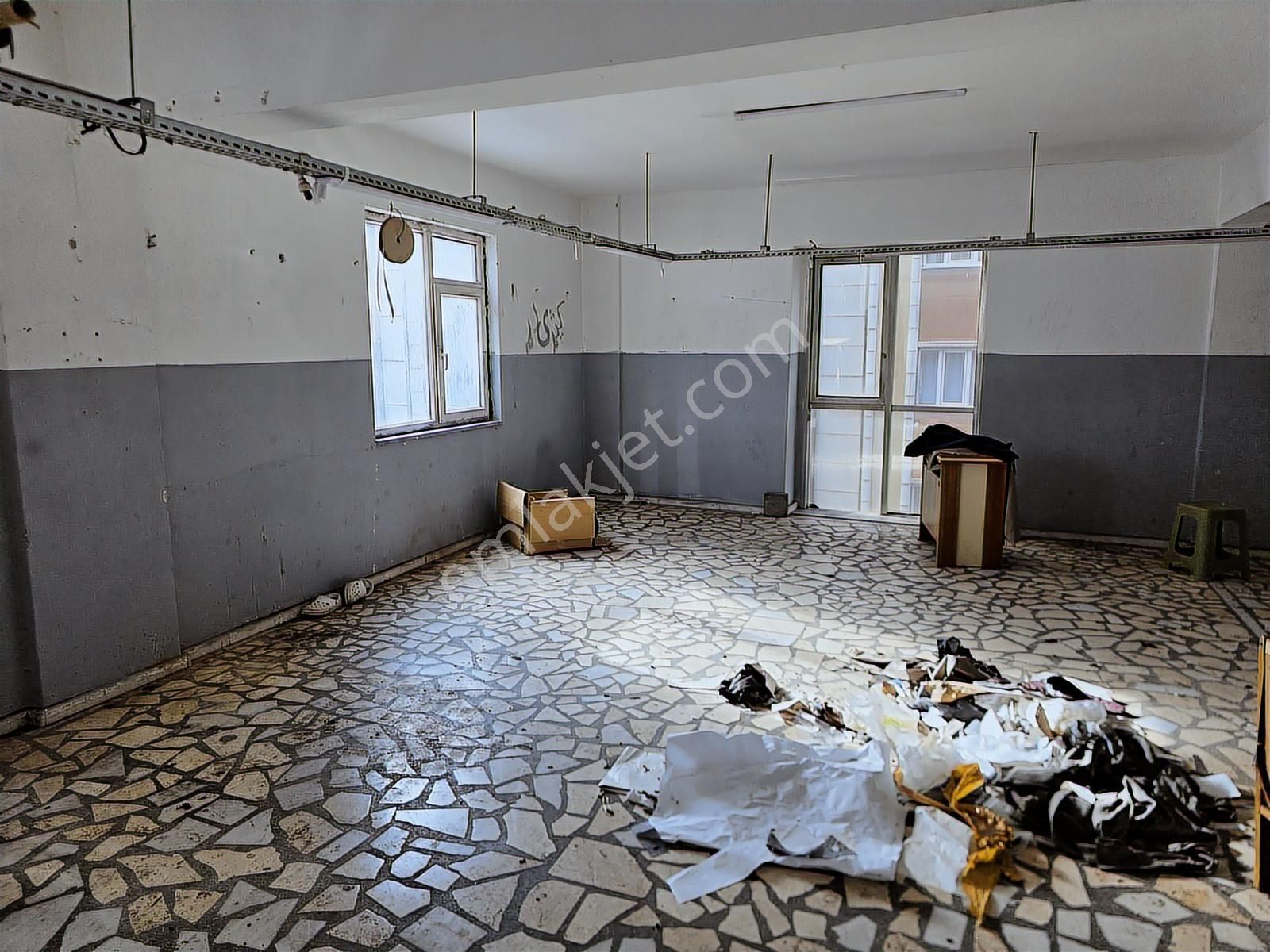 Sultangazi'de Kiralık 300 M2 İş Merkezi Katı - Görsel 24