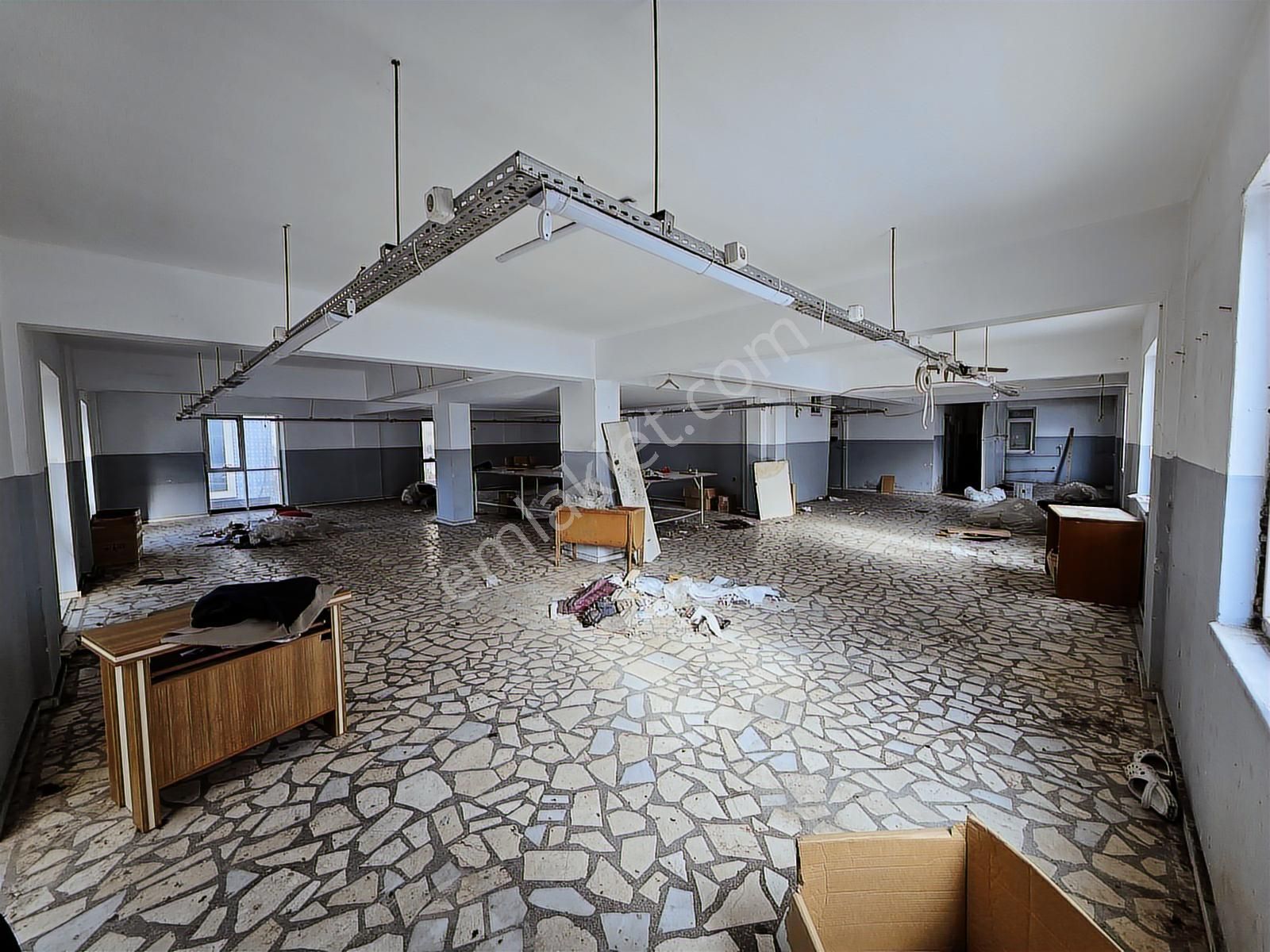 Sultangazi'de Kiralık 300 M2 İş Merkezi Katı - Görsel 28