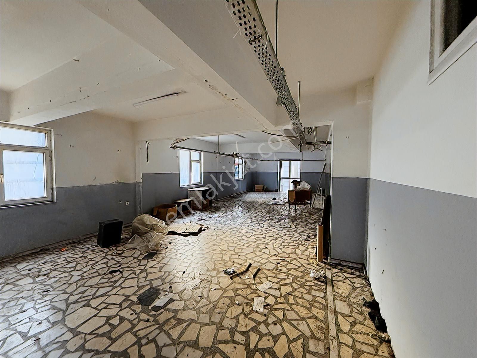 Sultangazi'de Kiralık 300 M2 İş Merkezi Katı - Görsel 29