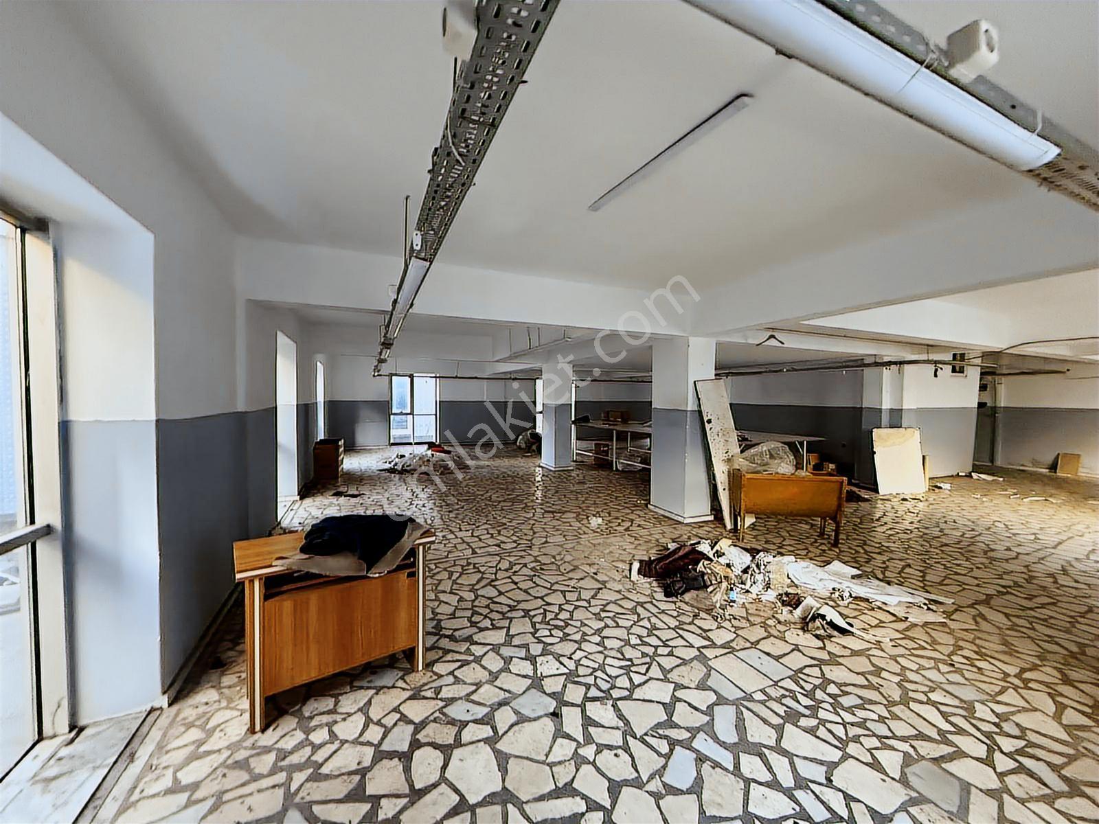Sultangazi'de Kiralık 300 M2 İş Merkezi Katı - Görsel 19