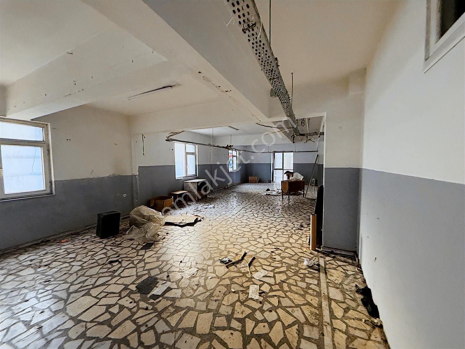 Sultangazi'de Kiralık 300 M2 İş Merkezi Katı - Görsel 34
