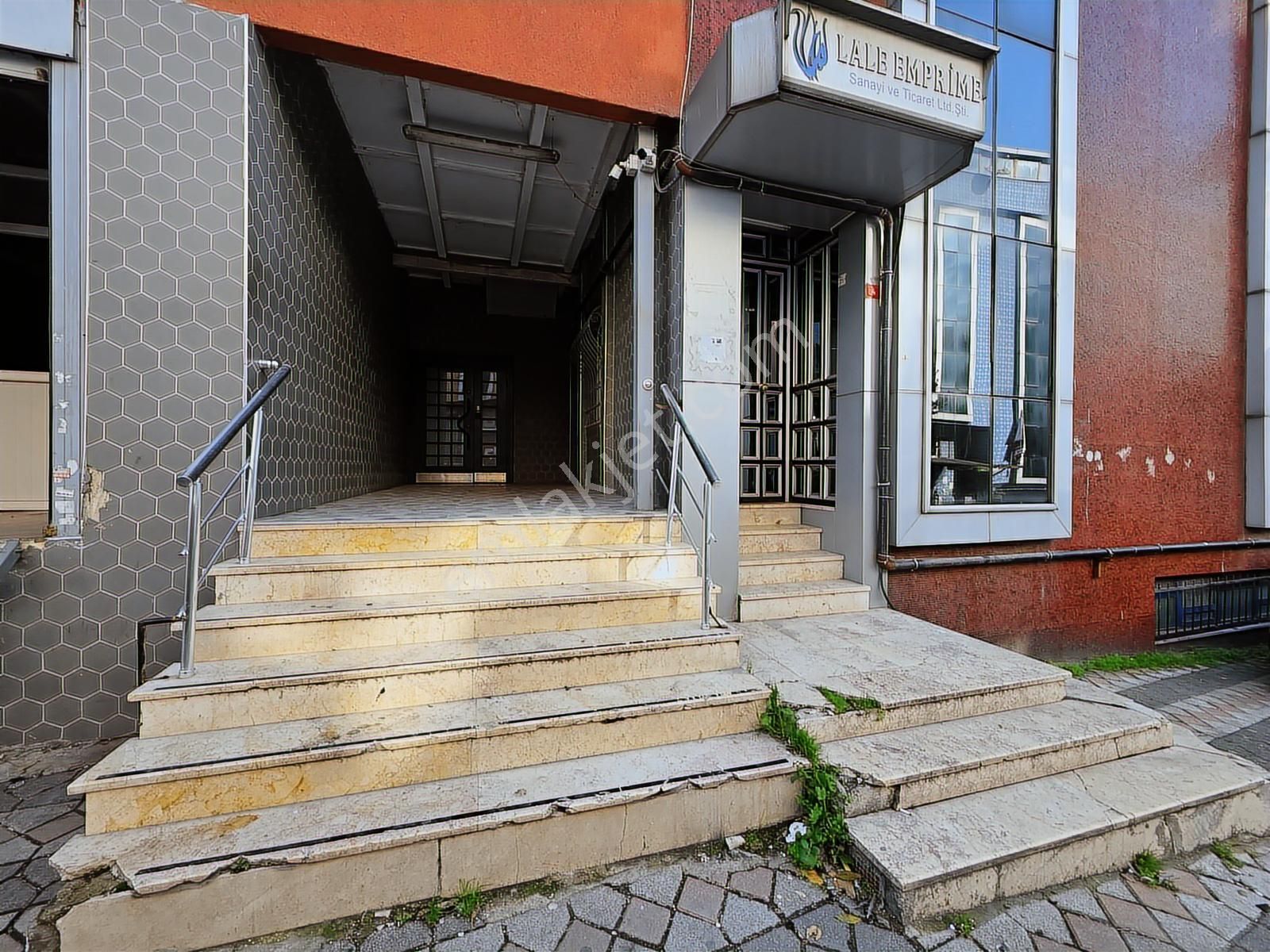 Sultangazi'de Kiralık 300 M2 İş Merkezi Katı - Görsel 4