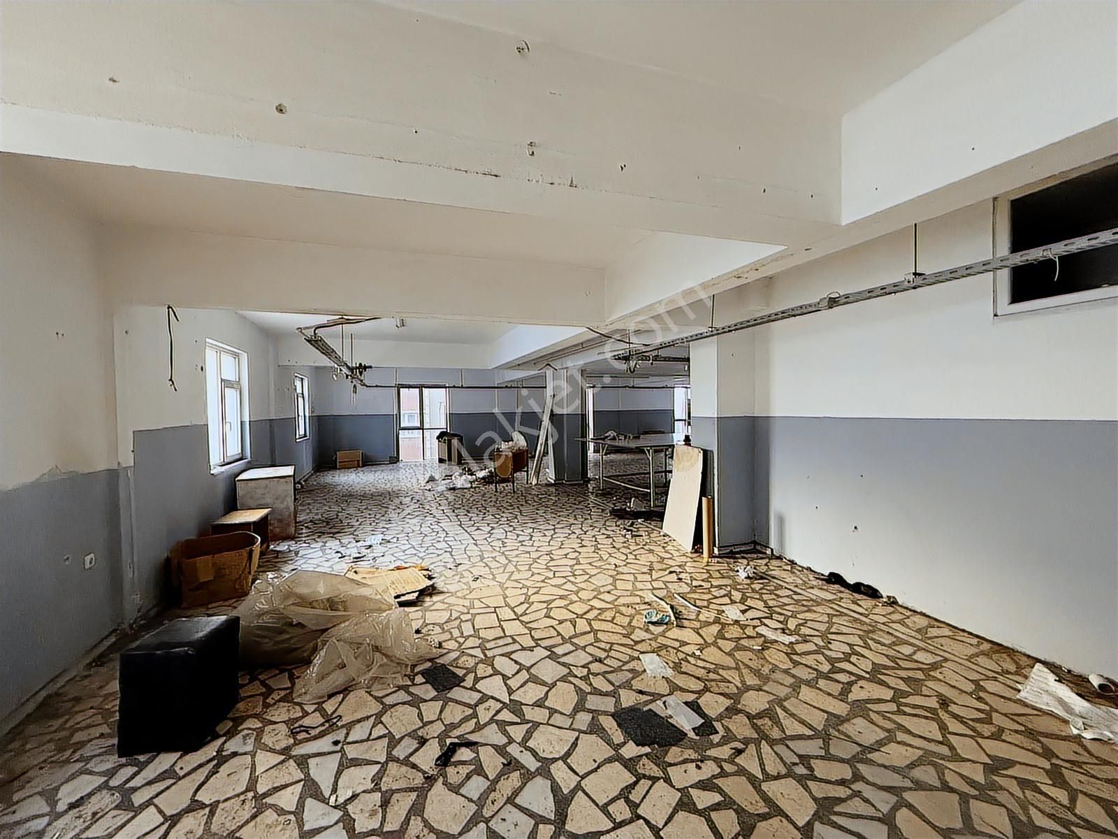 Sultangazi'de Kiralık 300 M2 İş Merkezi Katı - Görsel 31