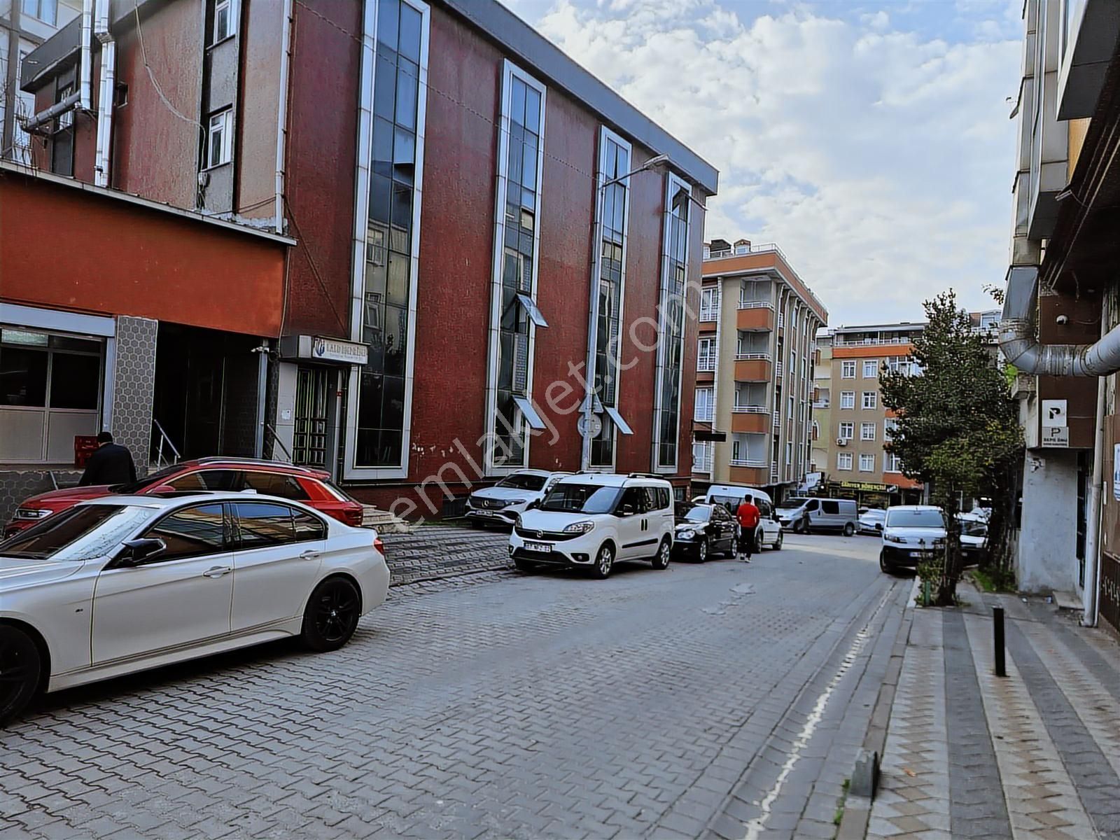 Sultangazi'de Kiralık 300 M2 İş Merkezi Katı - Görsel 35