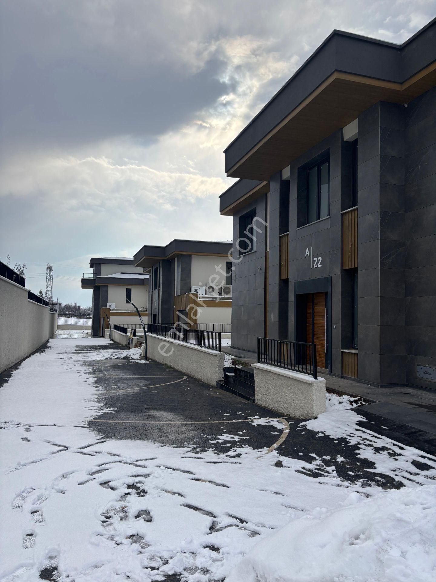 Makro Life Gayrimenkul'den Satılık Umut Nazende Villalarında Göz Kamaştıran Lüks Dubleks Villa - Görsel 11