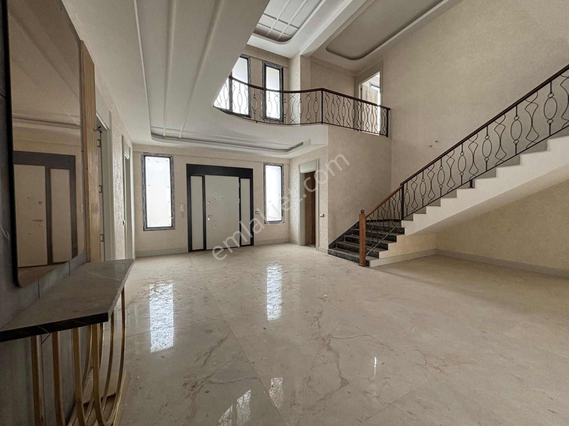 Makro Life Gayrimenkul'den Satılık Umut Nazende Villalarında Göz Kamaştıran Lüks Dubleks Villa - Görsel 8