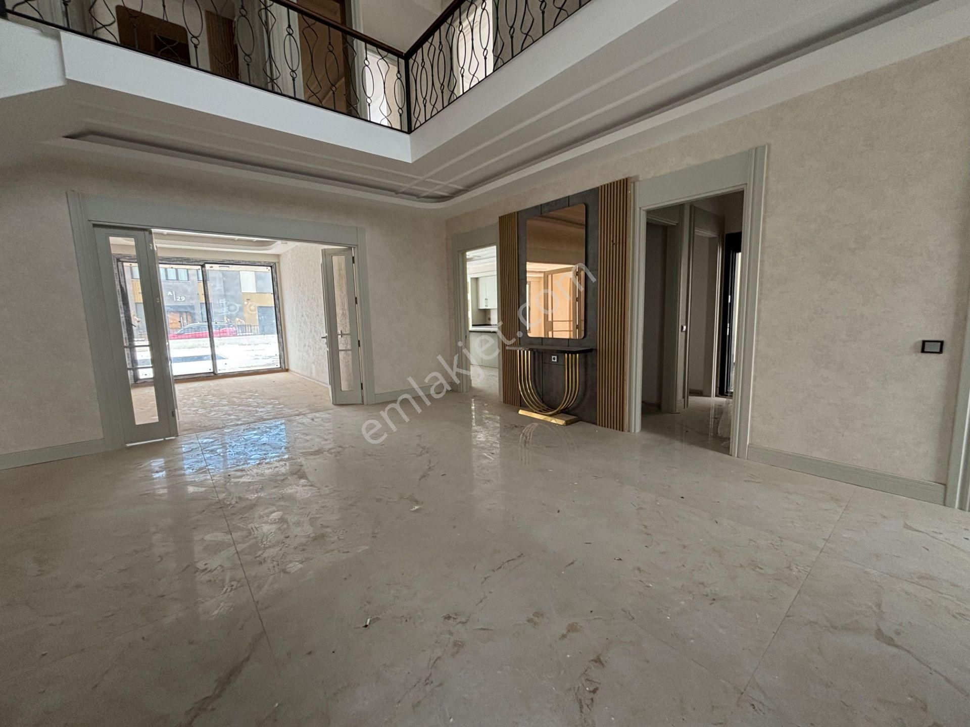 Makro Life Gayrimenkul'den Satılık Umut Nazende Villalarında Göz Kamaştıran Lüks Dubleks Villa - Görsel 9