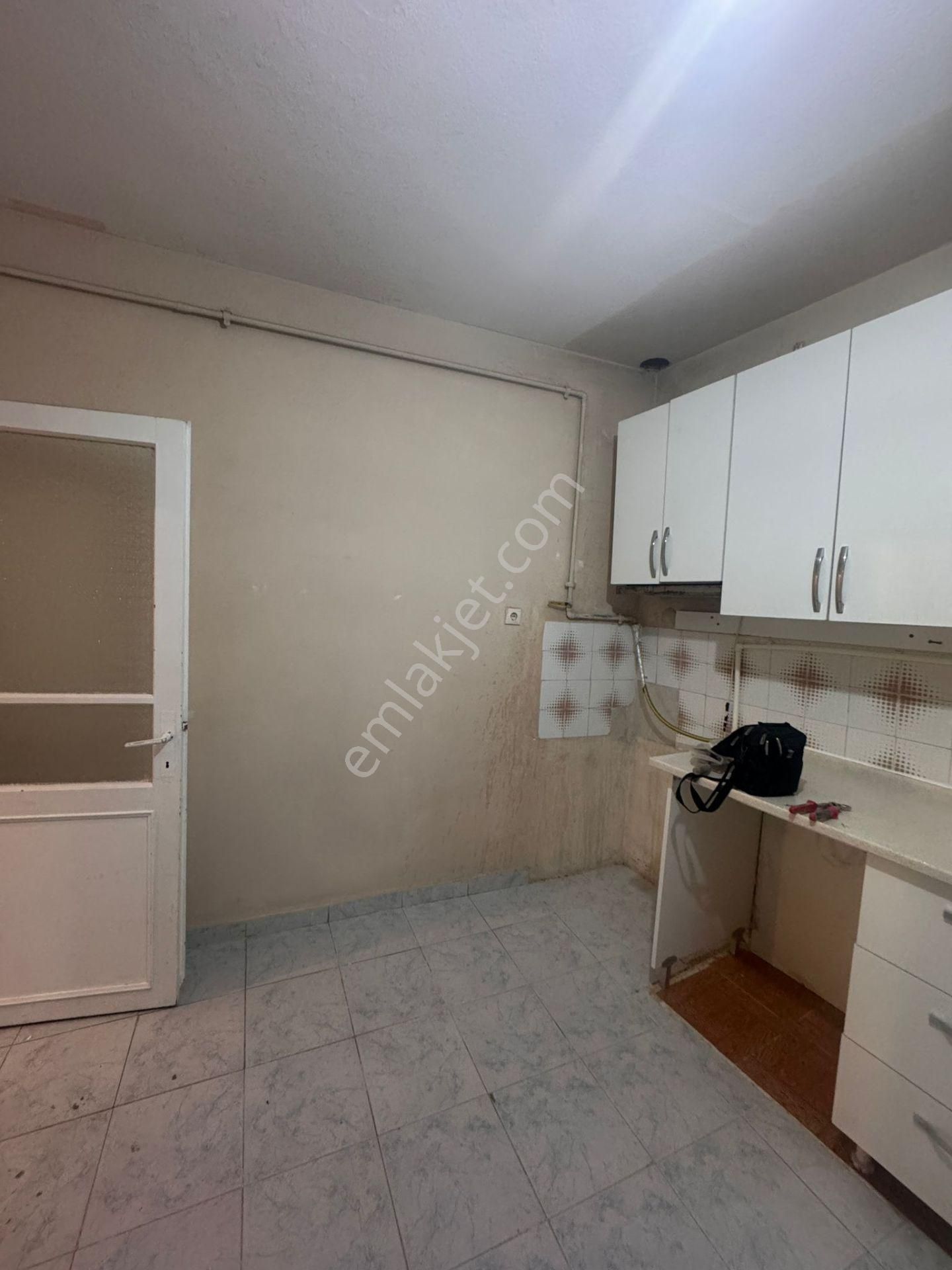 Esenevler’de Merkezi Konumda Kiralık 2+1 Daire - Görsel 14