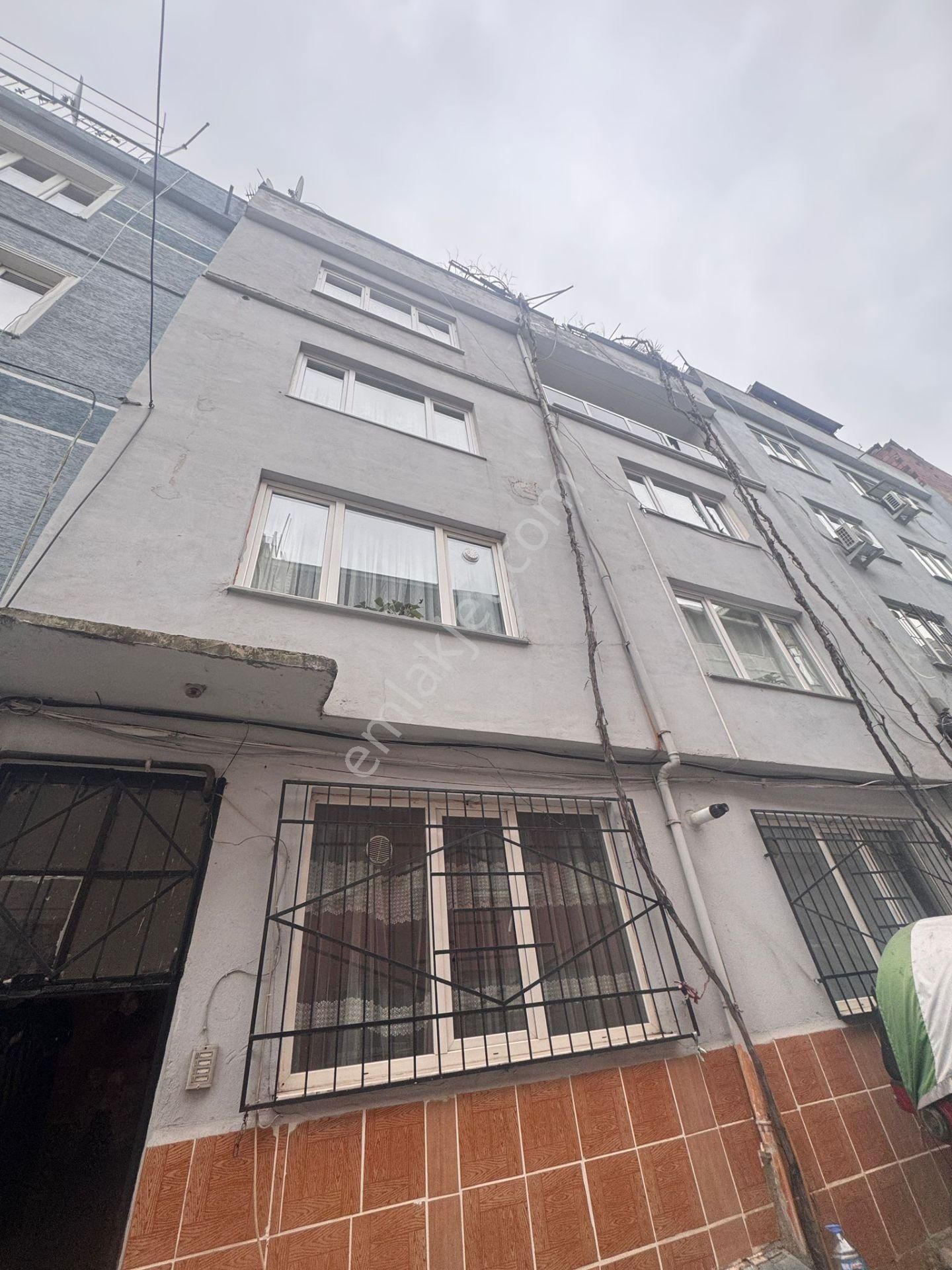 Esenevler’de Merkezi Konumda Kiralık 2+1 Daire