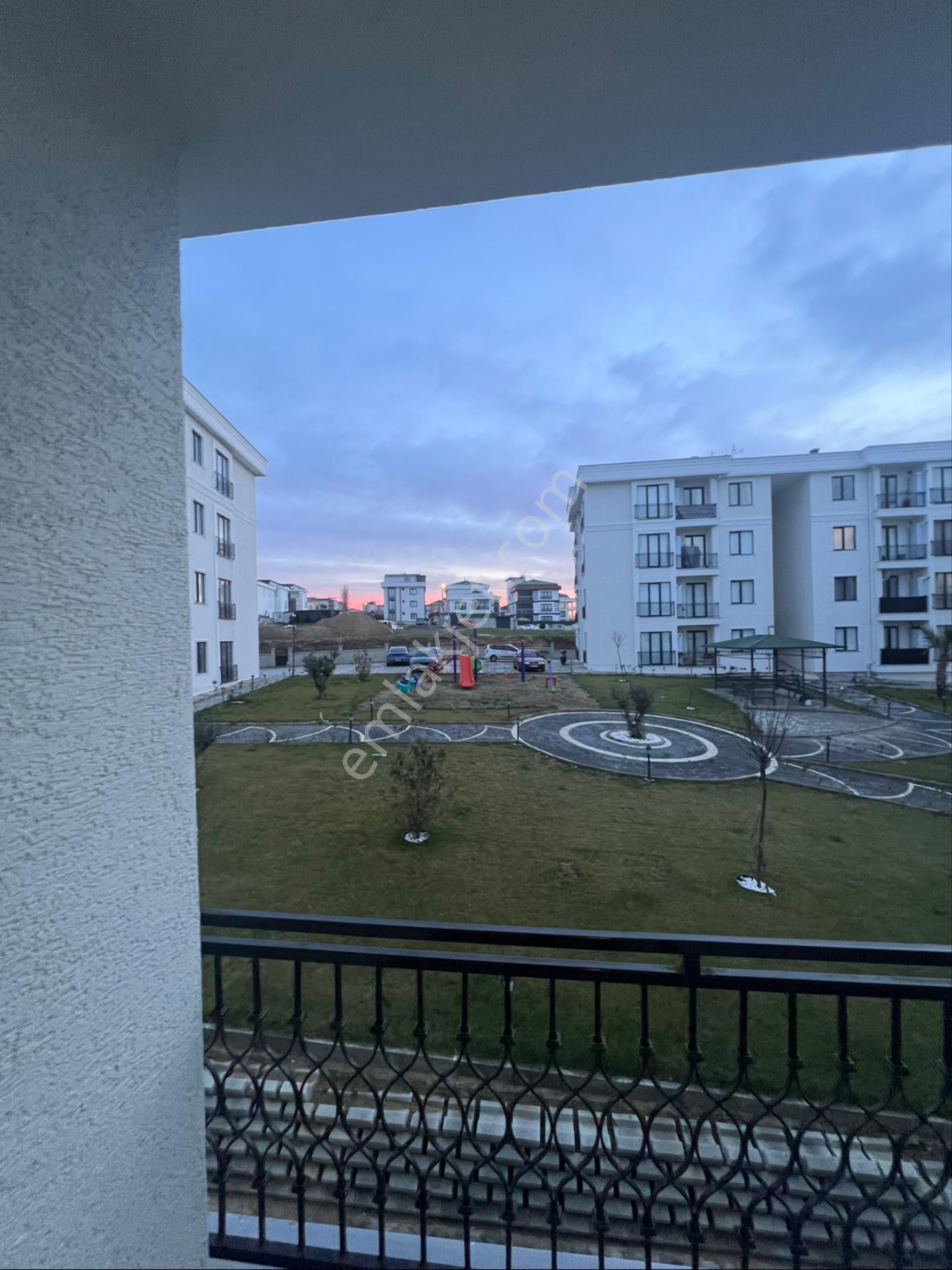 Bükçekmece Murat Çeşme Site İçi 1 Kat Kiralık Daire - Görsel 2