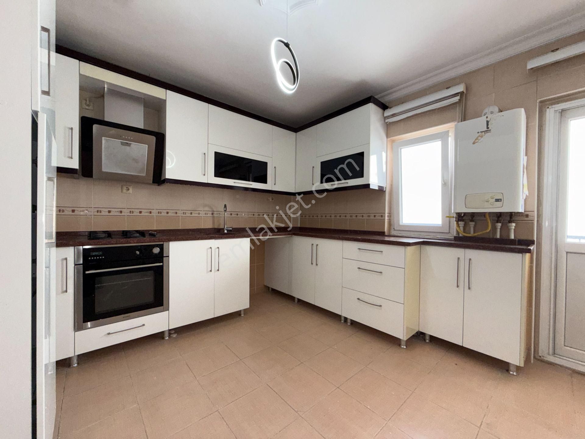 Ufuk Kılıç Emlak'tan Protokol Yolu Yakını Ara Kat Geniş 3+1 Daire - Görsel 8