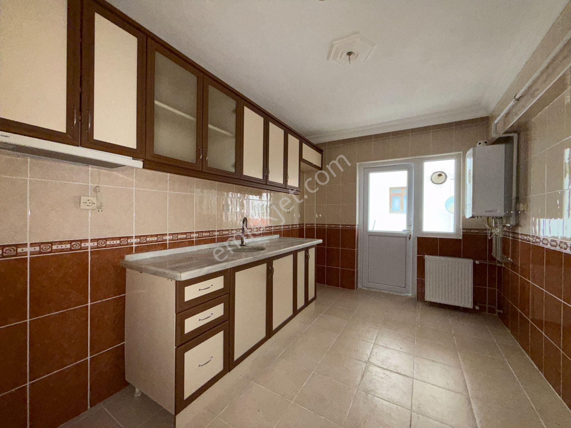 Pursaklar Ufuk Kılıç Emlak'tan Merkezde 3. Katta Masrafsız 3+1 Daire - Görsel 3