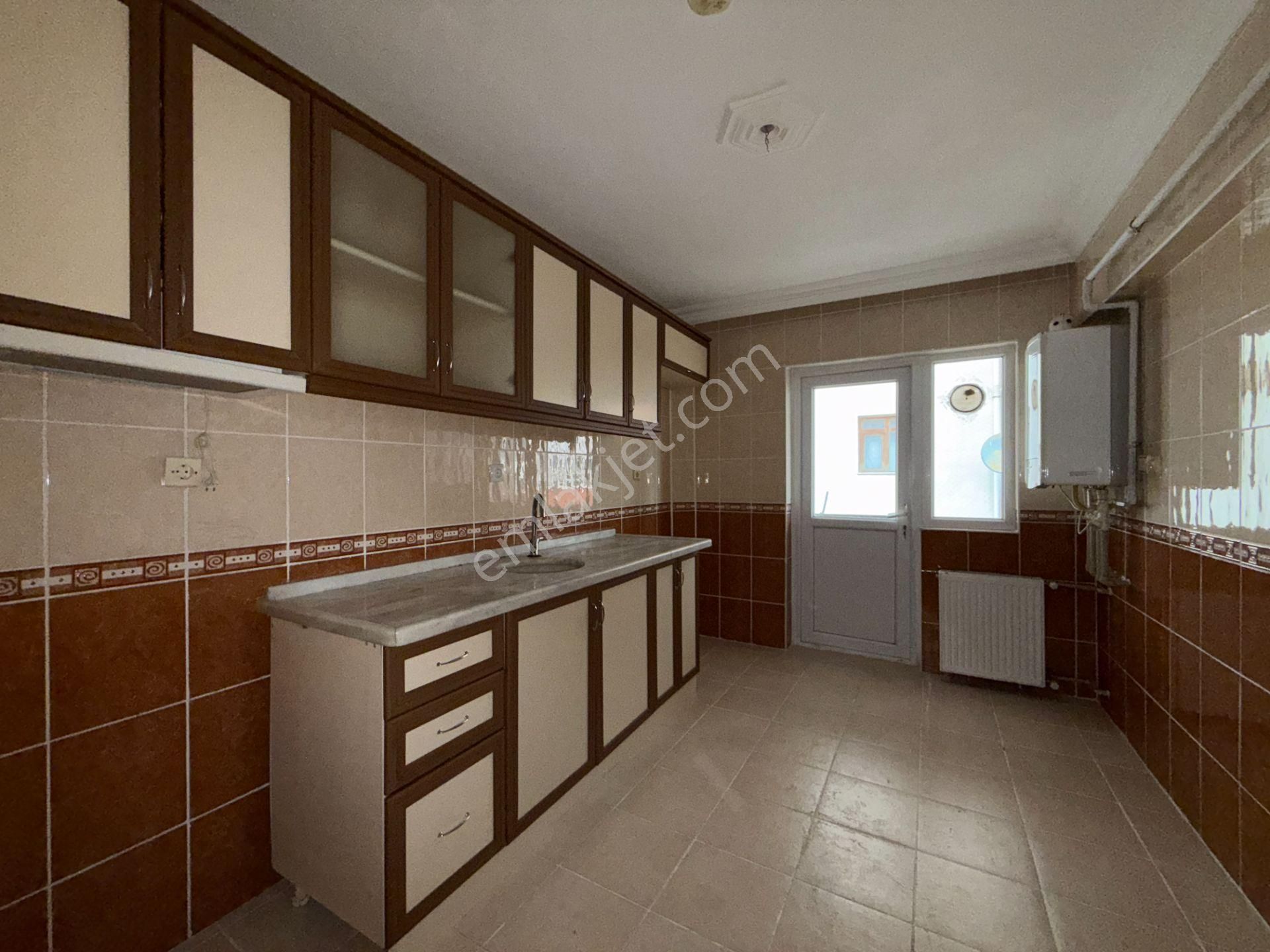 Pursaklar Ufuk Kılıç Emlak'tan Merkezde 3. Katta Masrafsız 3+1 Daire - Görsel 7