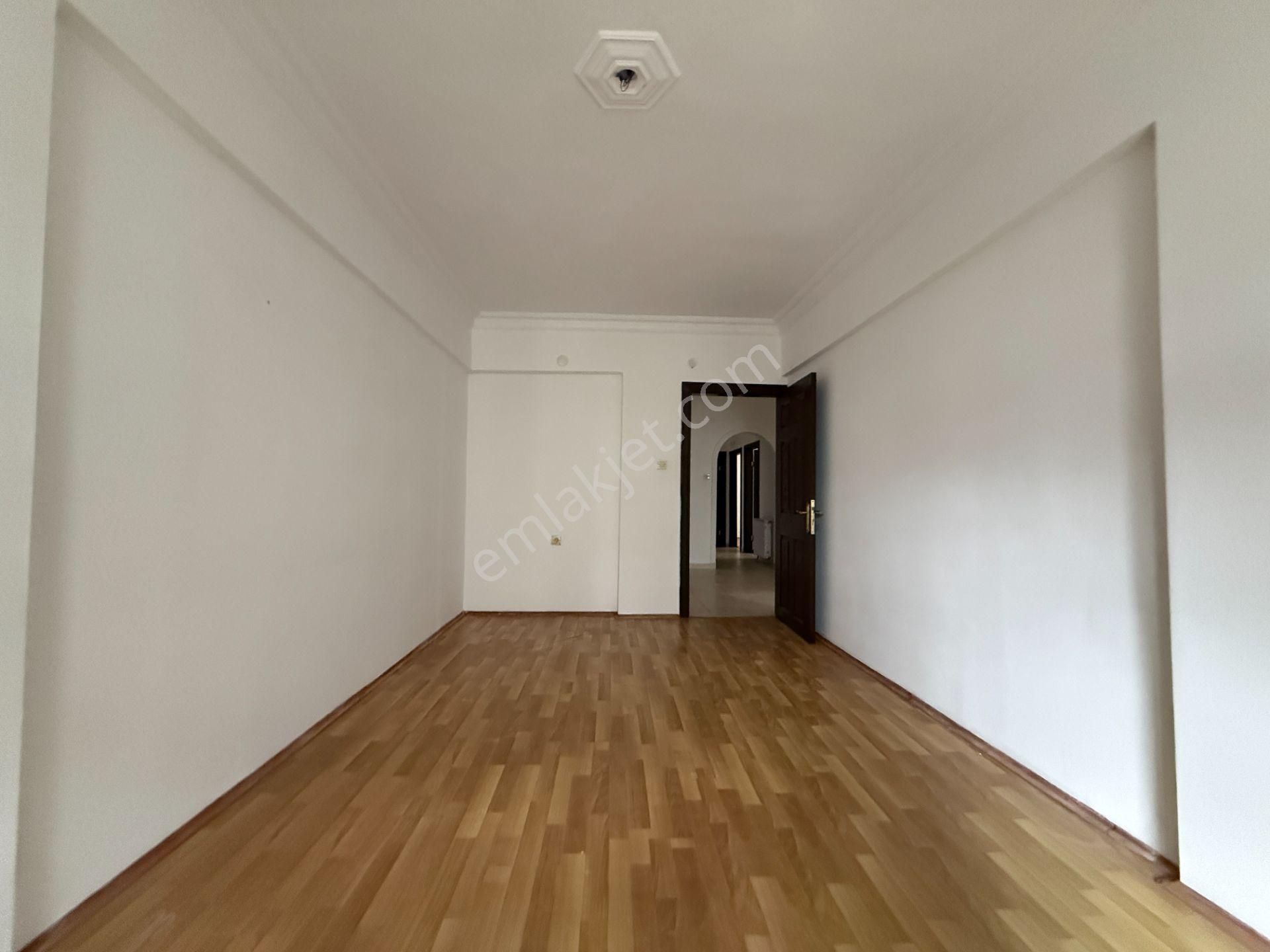 Pursaklar Ufuk Kılıç Emlak'tan Merkezde 3. Katta Masrafsız 3+1 Daire - Görsel 13