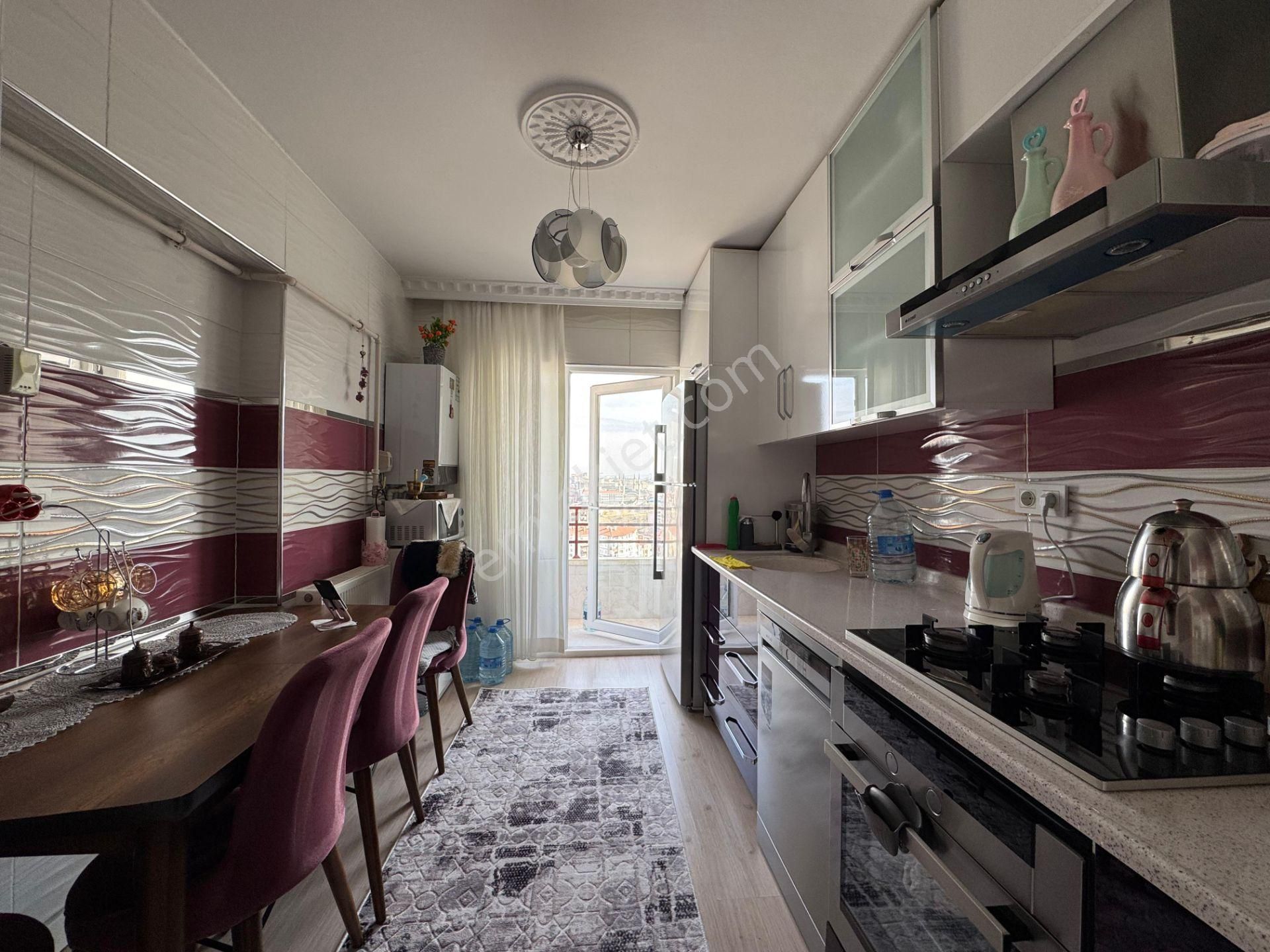 Ufuk Kılıç Emlak'tan Çift Banyolu Asansörlü Teraslı 5+1 Dublex Daire - Görsel 4