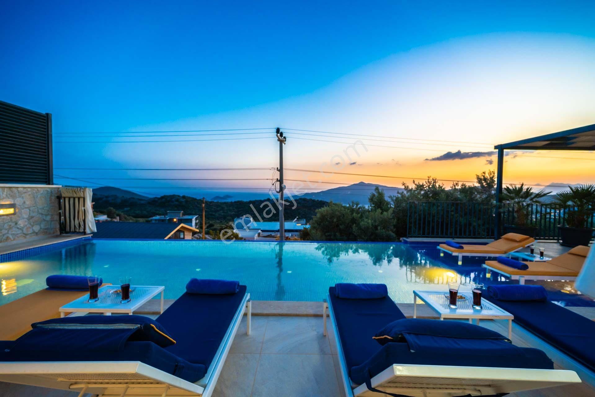 Kaş Bezirgan Mevkiinde Deniz Manzaralı Lüks Kiralık Villa - Görsel 4