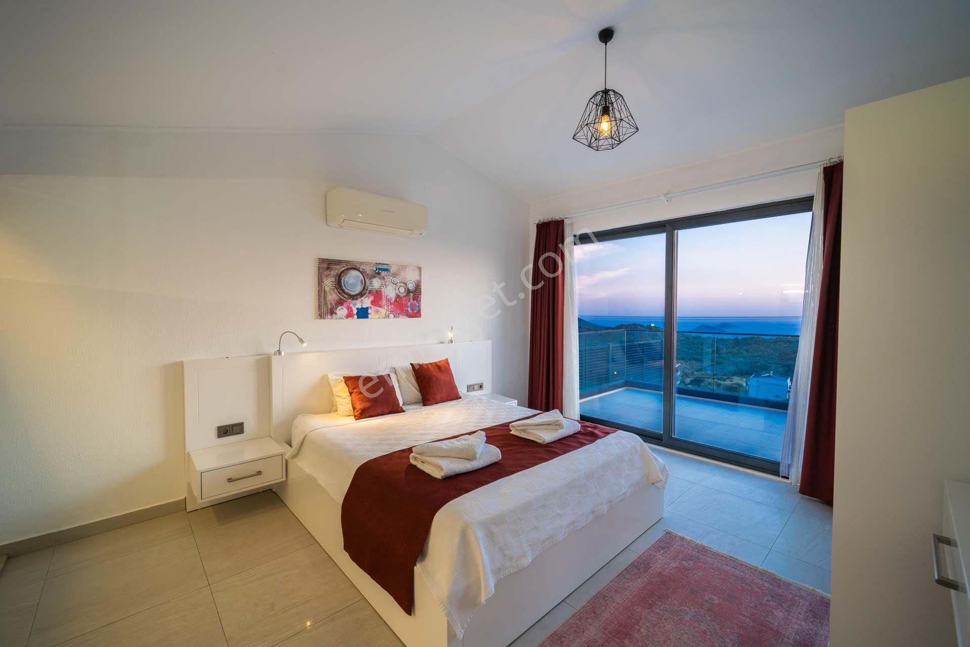 Kaş Bezirgan Mevkiinde Deniz Manzaralı Lüks Kiralık Villa - Görsel 24