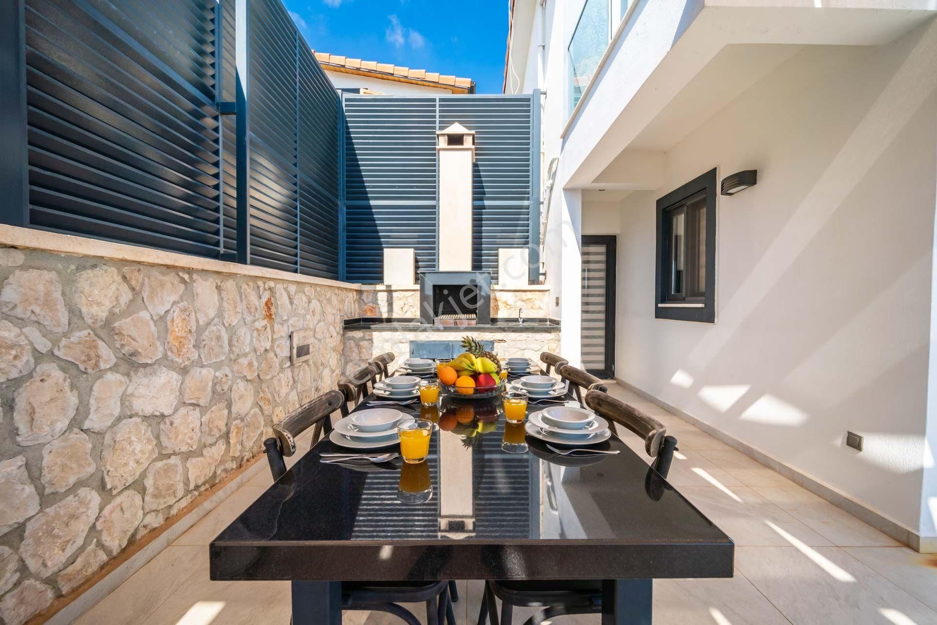 Kaş Bezirgan Mevkiinde Deniz Manzaralı Lüks Kiralık Villa - Görsel 12