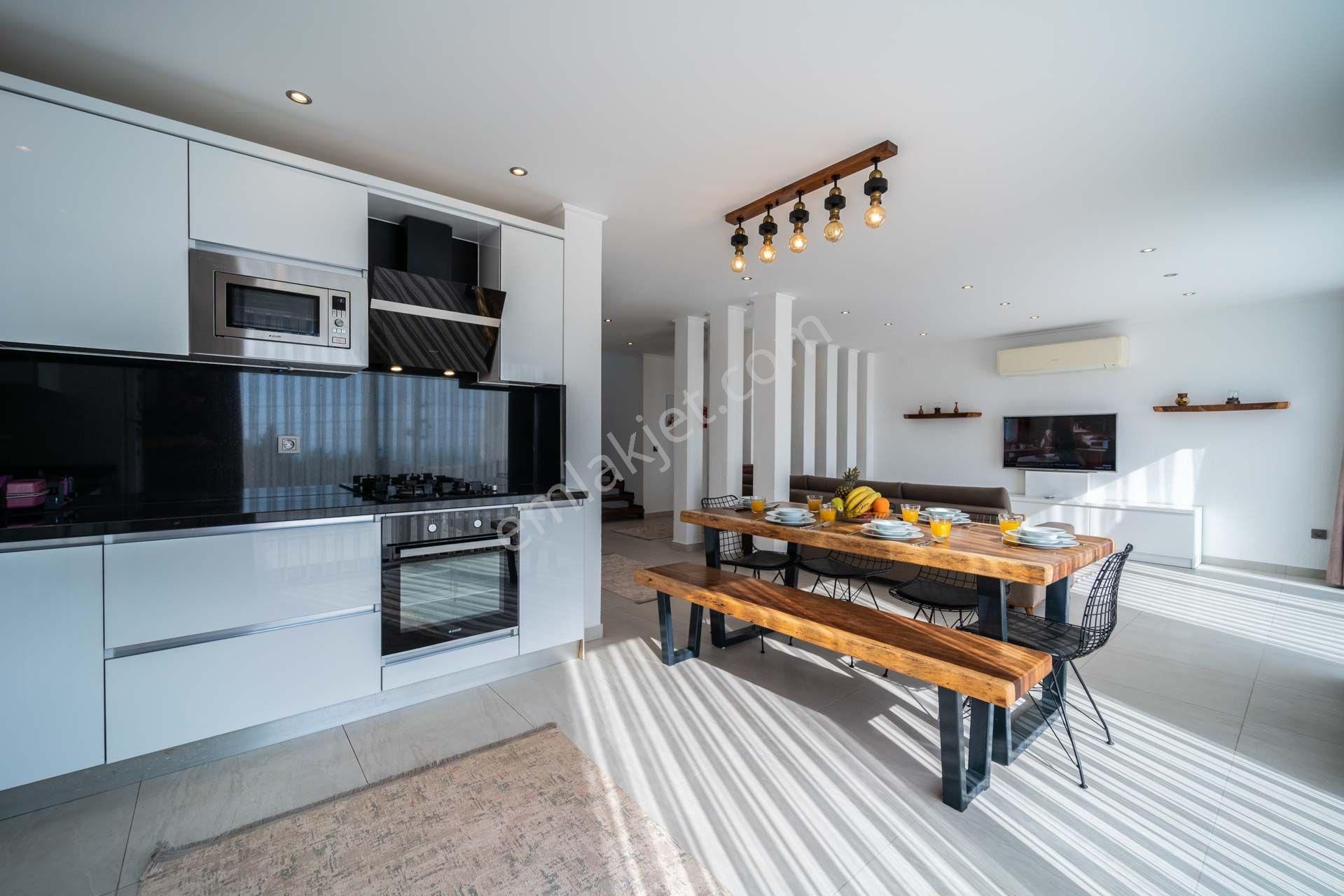 Kaş Bezirgan Mevkiinde Deniz Manzaralı Lüks Kiralık Villa - Görsel 16