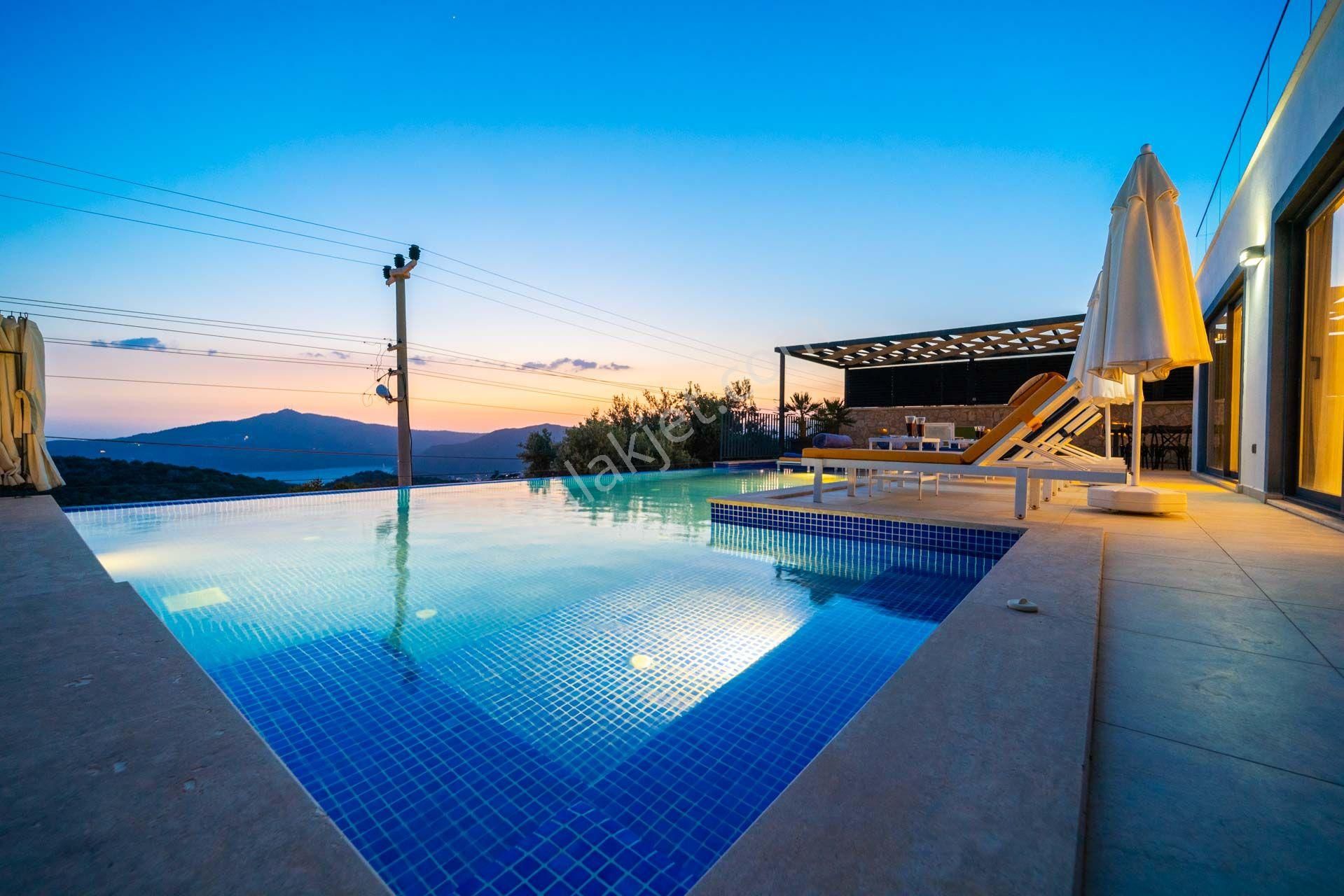 Kaş Bezirgan Mevkiinde Deniz Manzaralı Lüks Kiralık Villa - Görsel 6