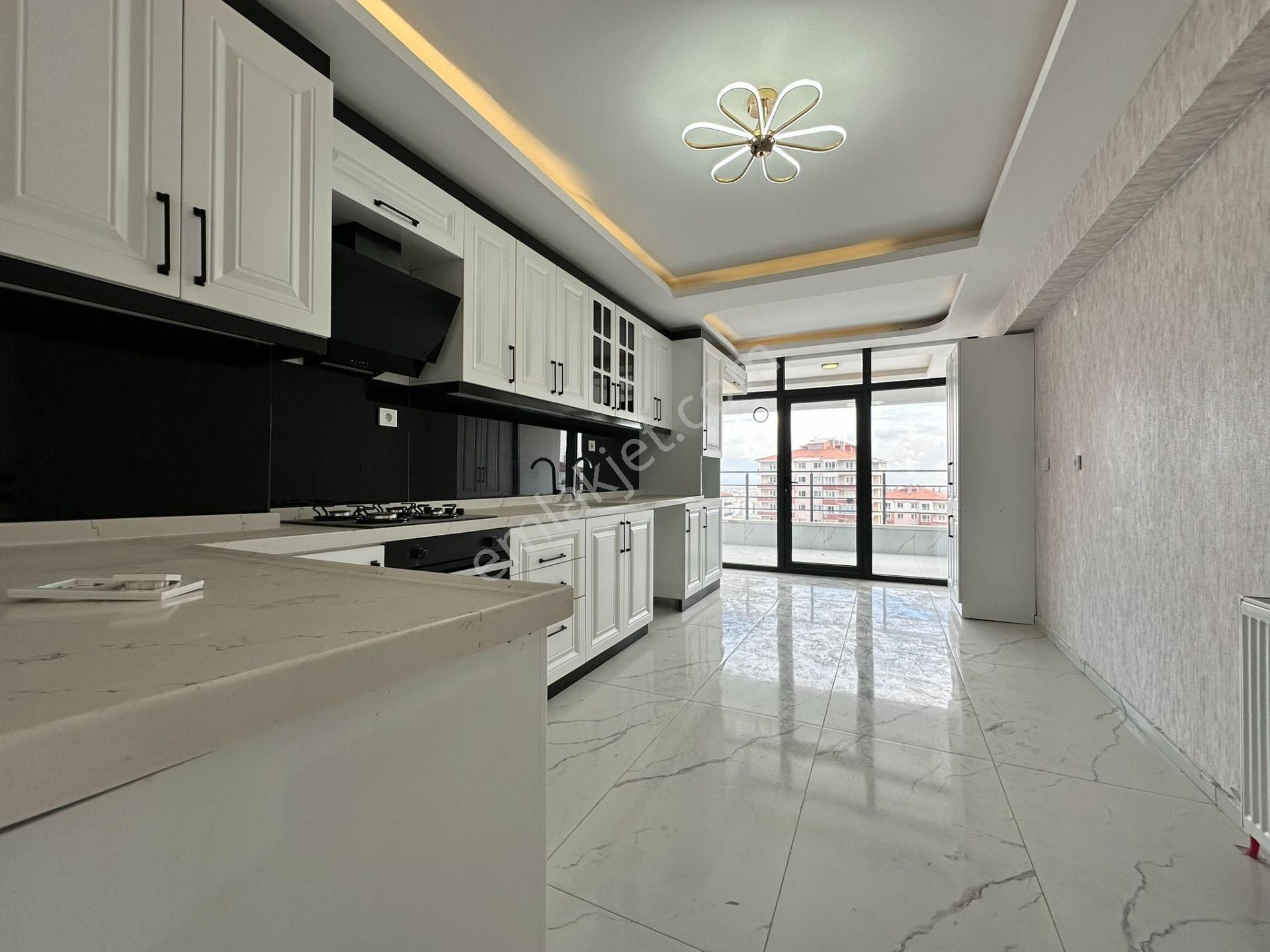 Pursaklar Mehmet Zengin Emlak'tan Teras Balkonlu Hastane Yakını 9.kat 4+1 Sıfır Sitede Daire - Görsel 3