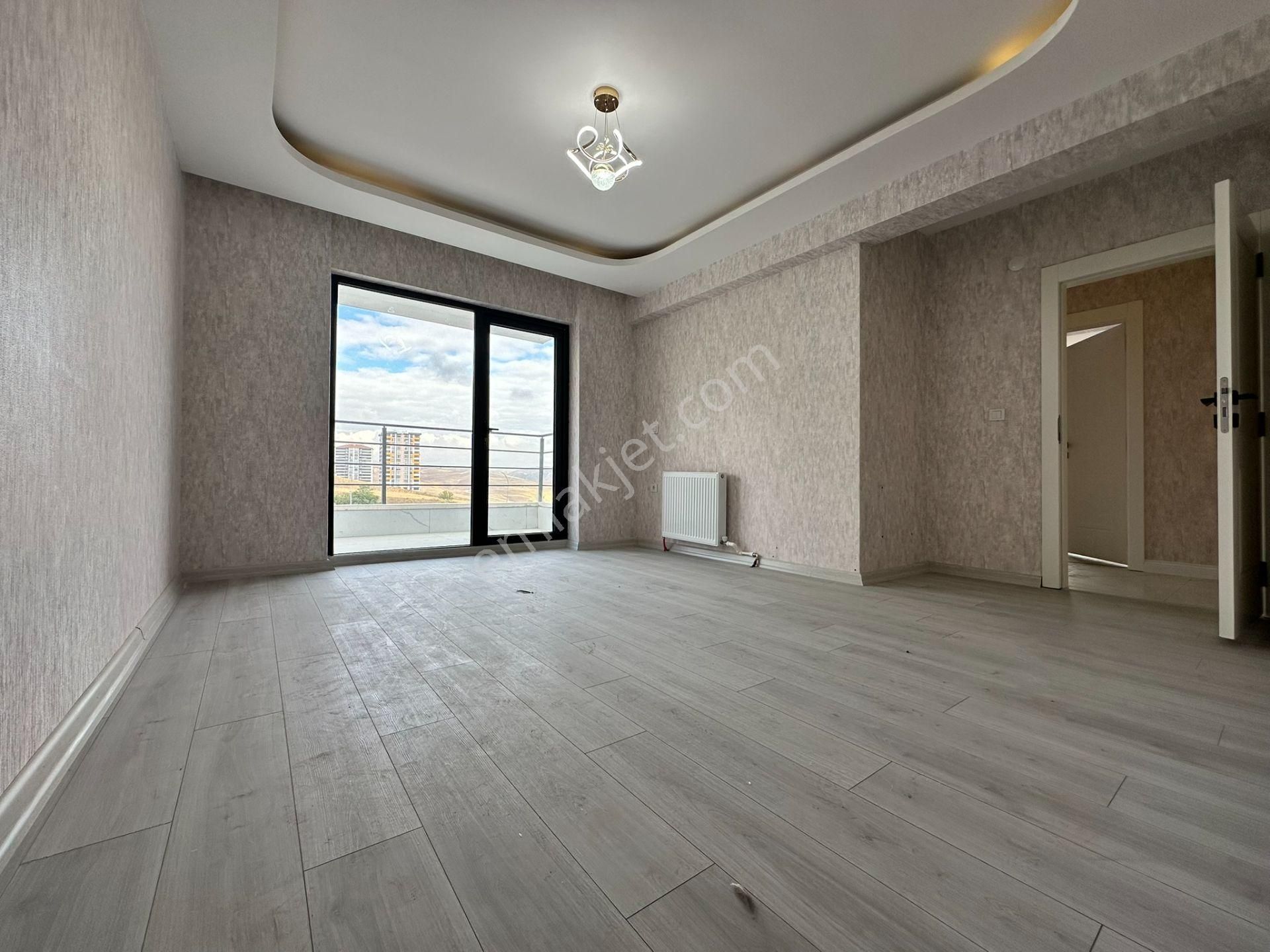 Pursaklar Mehmet Zengin Emlak'tan Teras Balkonlu Hastane Yakını 9.kat 4+1 Sıfır Sitede Daire - Görsel 18