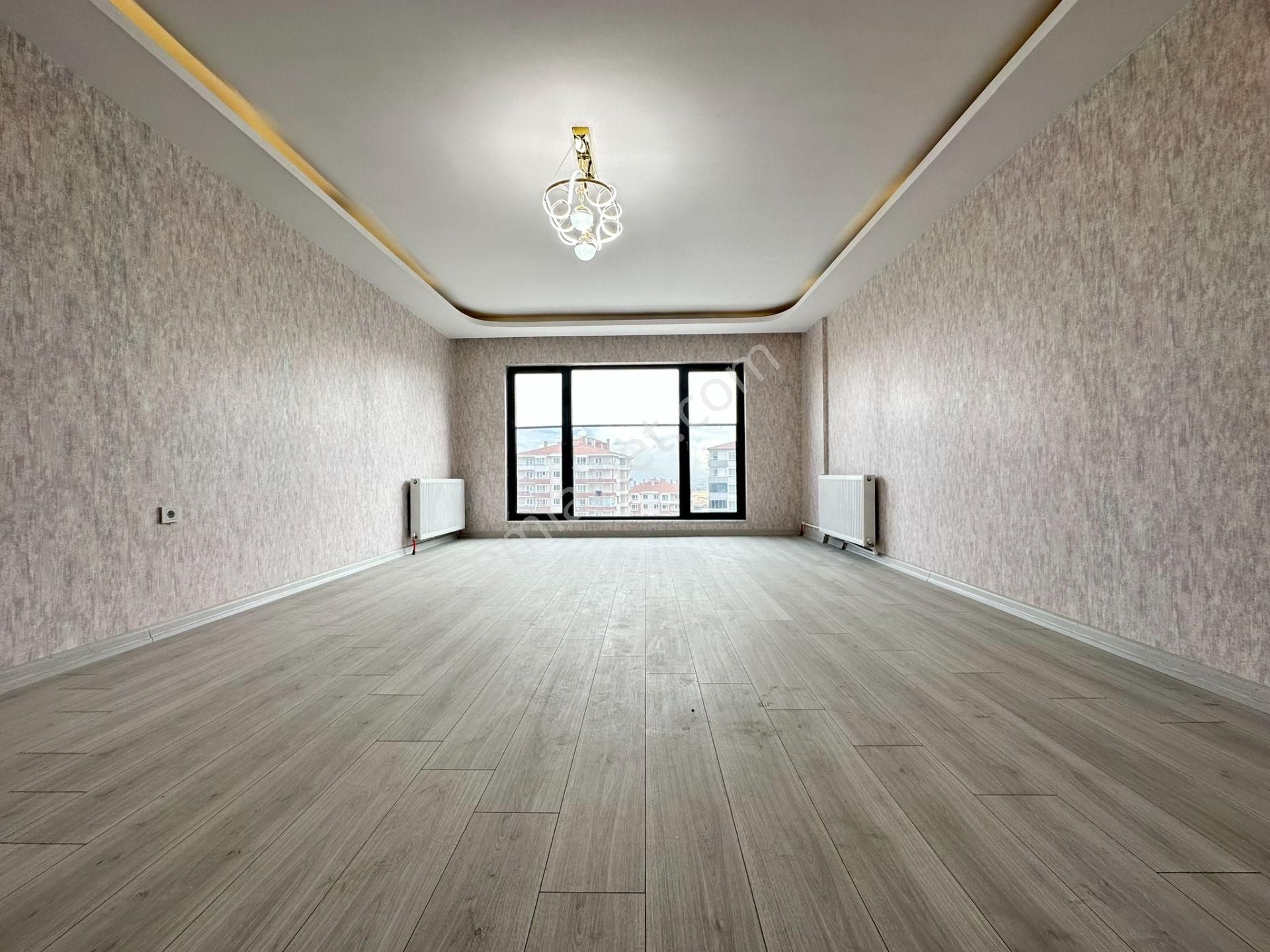 Pursaklar Mehmet Zengin Emlak'tan Teras Balkonlu Hastane Yakını 9.kat 4+1 Sıfır Sitede Daire - Görsel 12