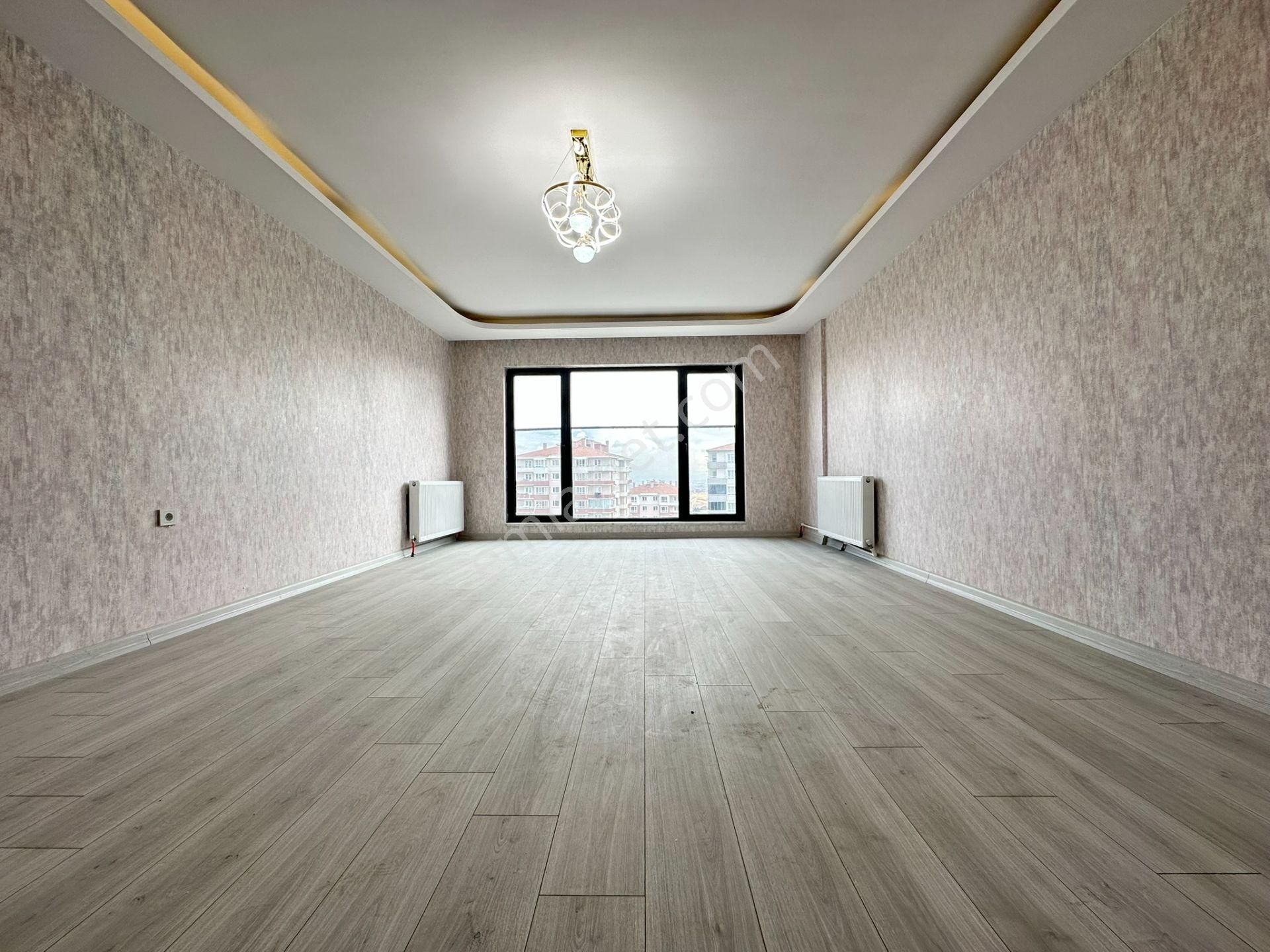 Pursaklar Mehmet Zengin Emlak'tan Teras Balkonlu Hastane Yakını 9.kat 4+1 Sıfır Sitede Daire - Görsel 11